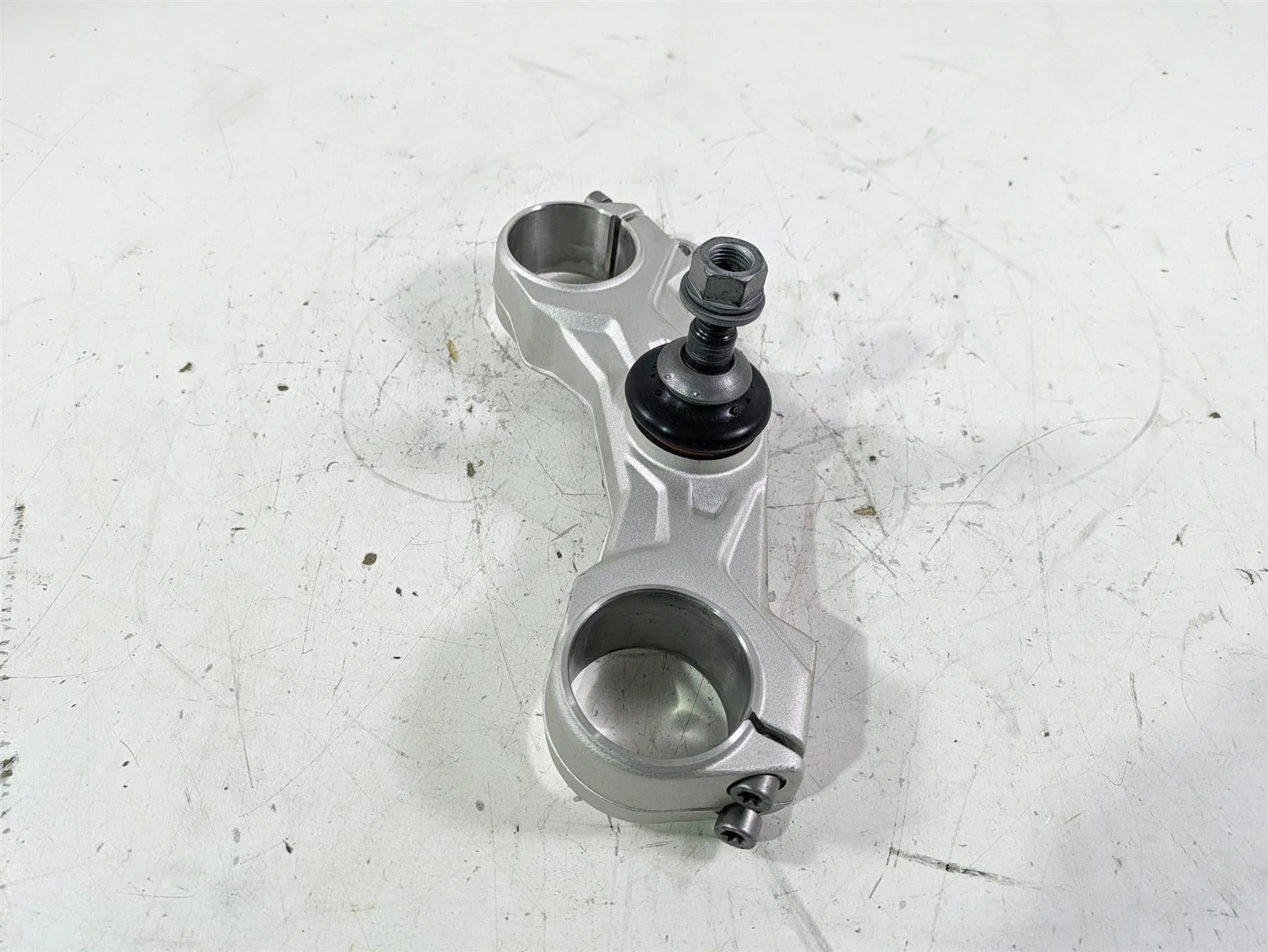2022 BMW R1250 RT K052 Lower Triple Tree Steering Clamp 31429443338 - Image 4