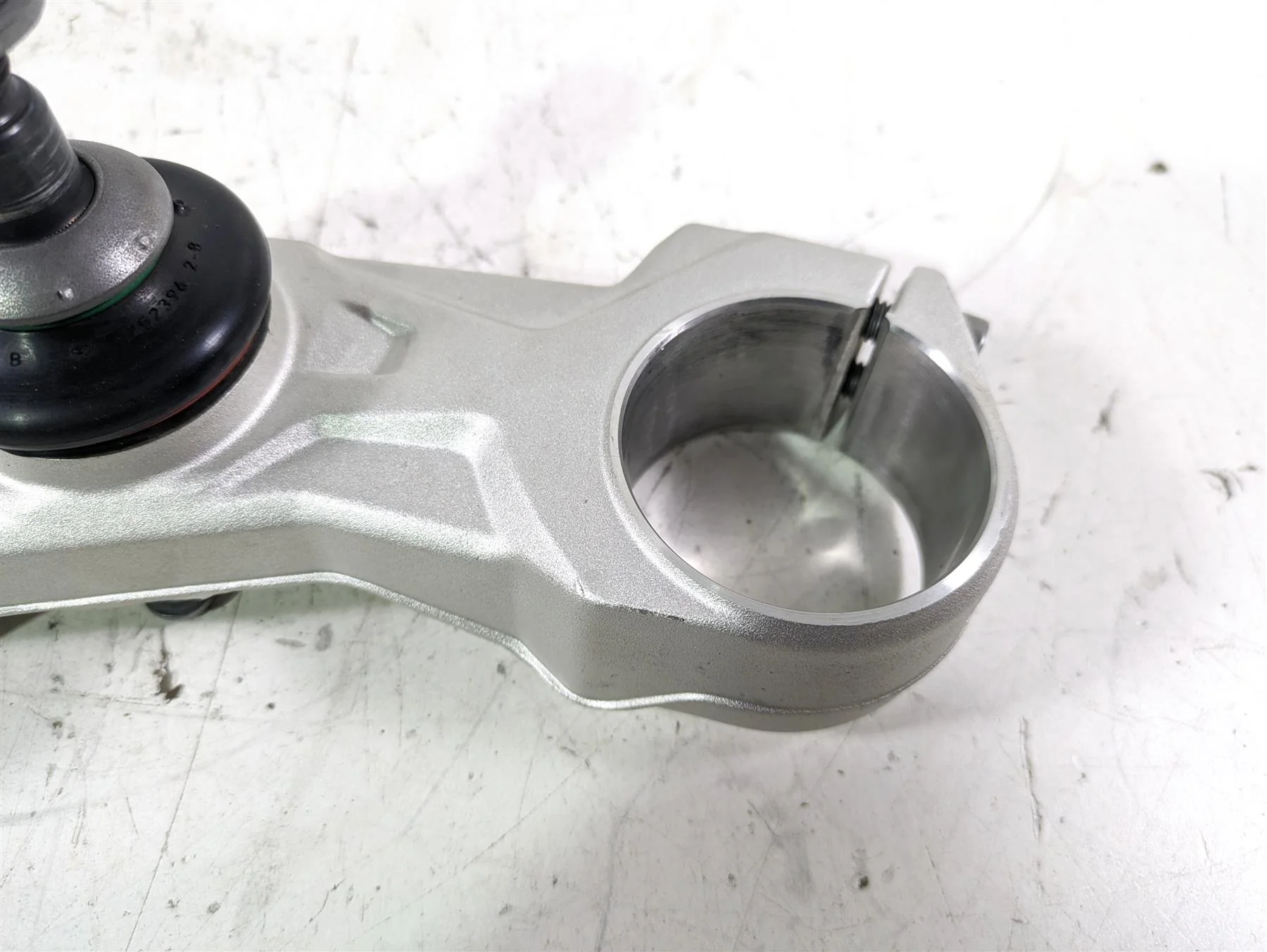 2022 BMW R1250 RT K052 Lower Triple Tree Steering Clamp 31429443338 - Image 6