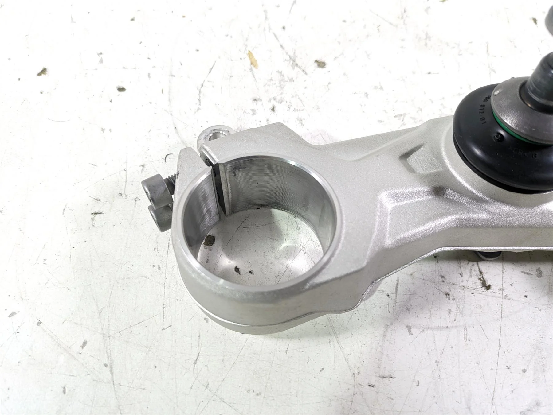 2022 BMW R1250 RT K052 Lower Triple Tree Steering Clamp 31429443338 - Image 7
