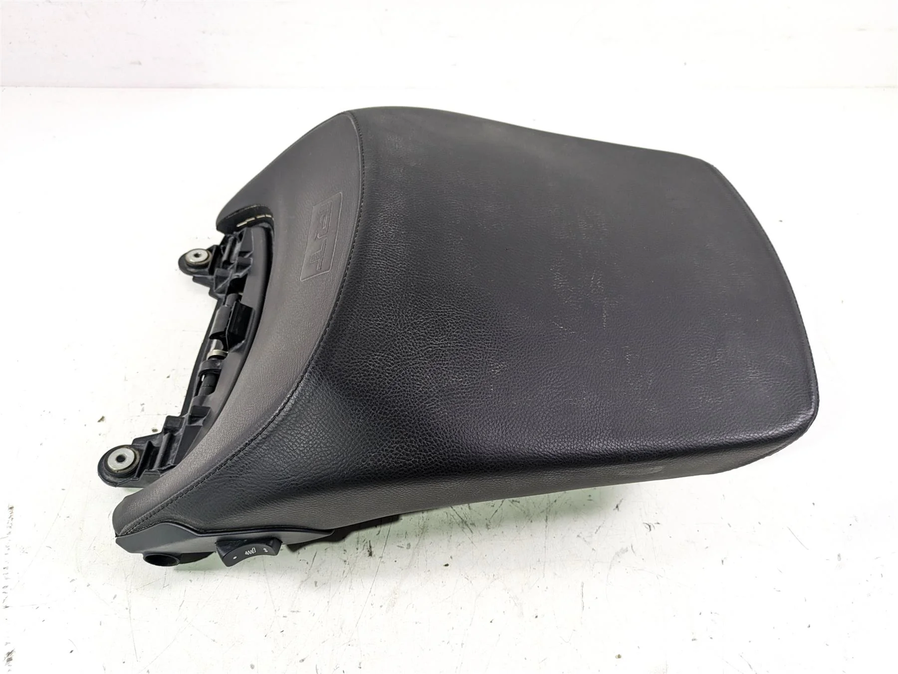 2022 BMW R1250 RT K052 Rear Heated Passenger Seat Saddle 52538395545