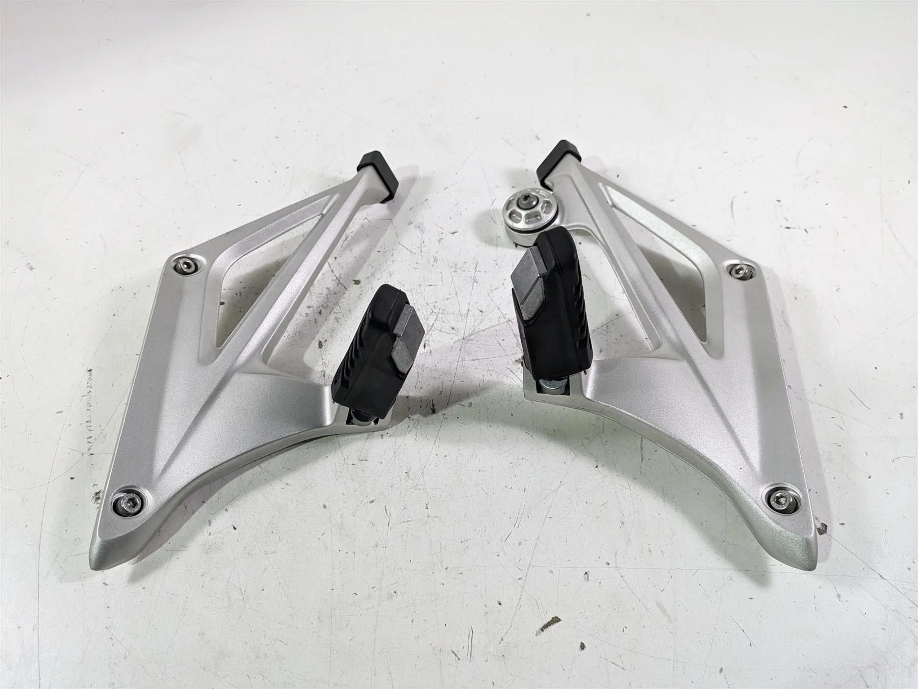 2022 BMW R1250 RT K052 Rear Passenger Foot Peg Rest Set 46718534789 46718534790