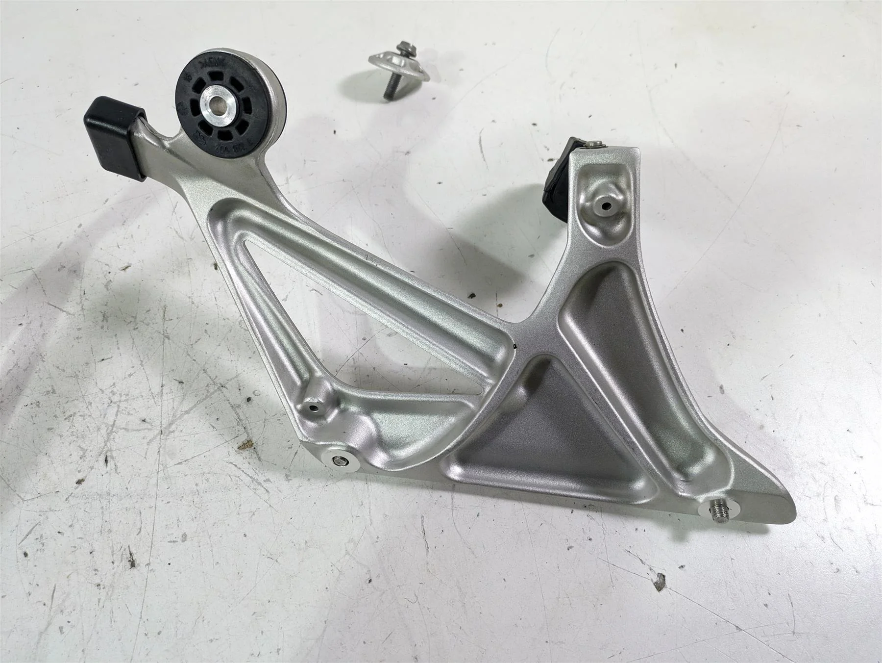 2022 BMW R1250 RT K052 Rear Passenger Foot Peg Rest Set 46718534789 46718534790 - Image 11