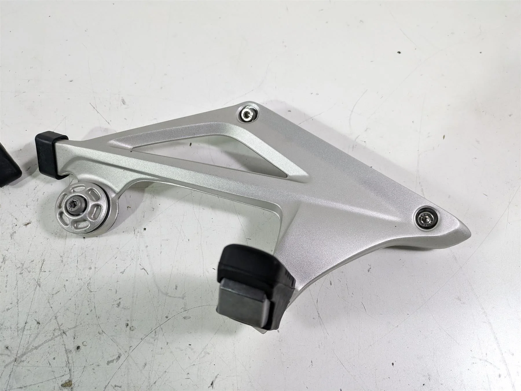 2022 BMW R1250 RT K052 Rear Passenger Foot Peg Rest Set 46718534789 46718534790 - Image 6