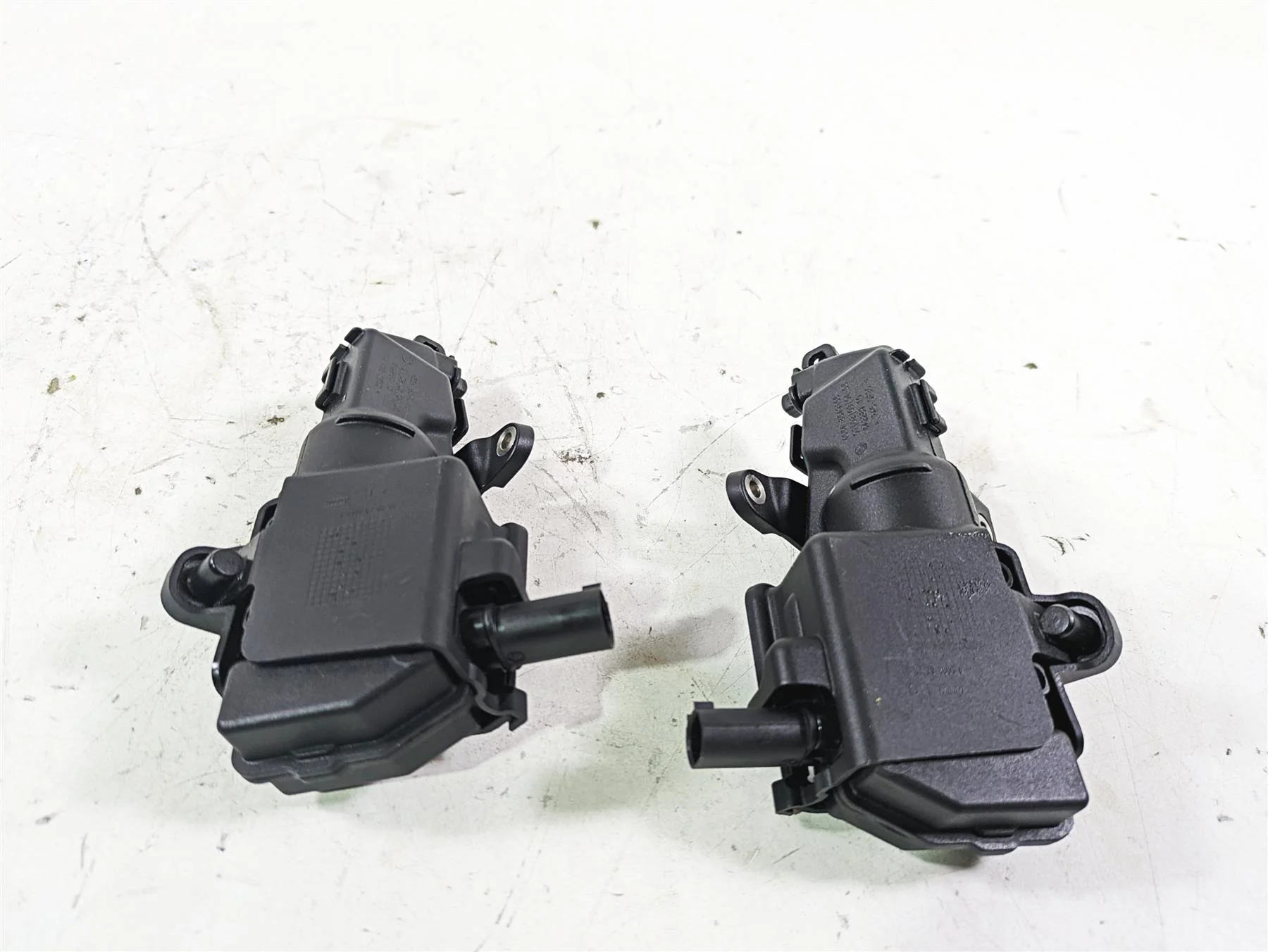 2022 BMW R1250 RT K052 Saddlebag Saddle Bag Lock Set 46547724037 - Image 12