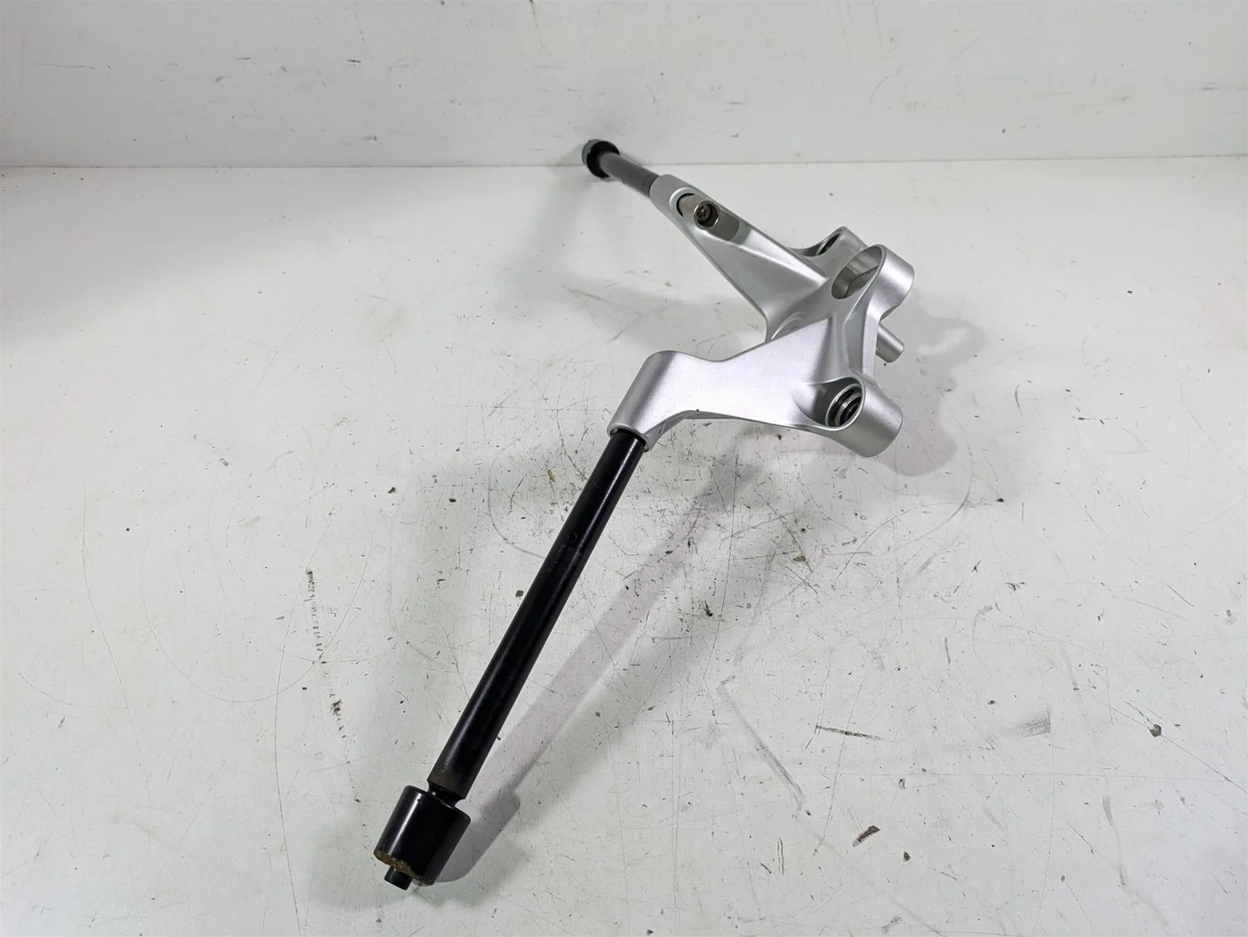 2022 BMW R1250 RT K052 Upper Triple Tree Handle Bar Clamp Set 31428392390 - Image 3