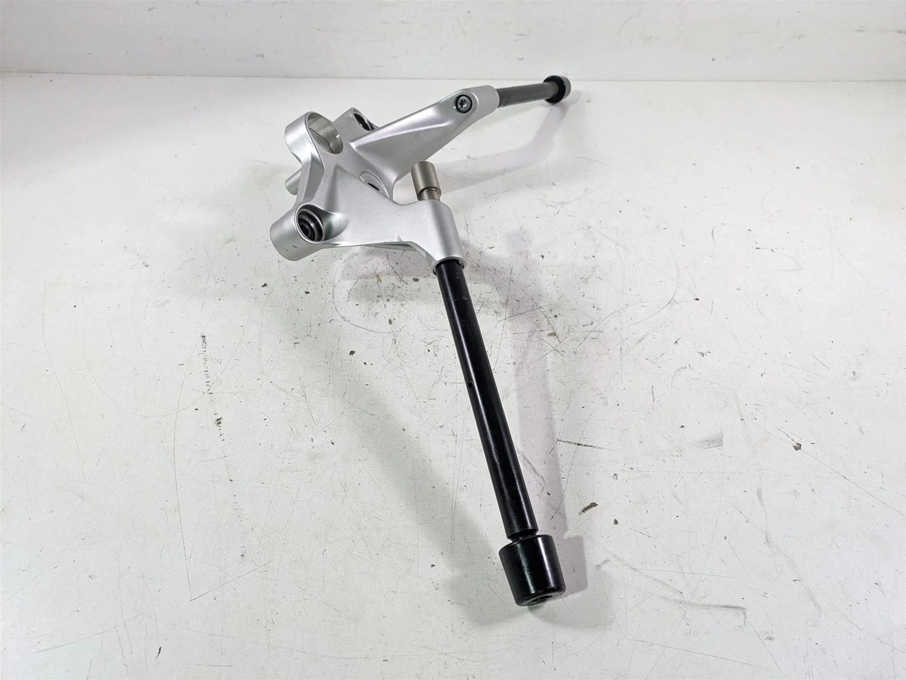 2022 BMW R1250 RT K052 Upper Triple Tree Handle Bar Clamp Set 31428392390 - Image 4