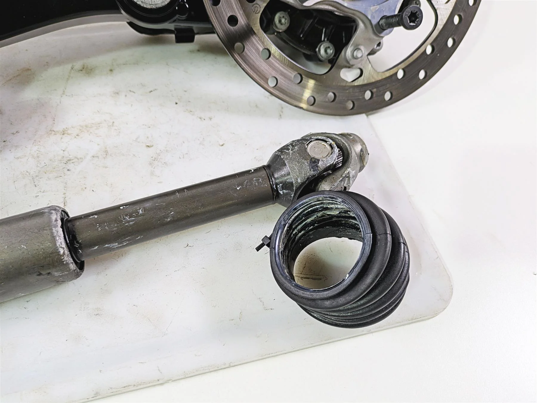 2022 BMW RnineT Pure K22 Differential Swingarm Drive Shaft 32/11 33118405267 - Image 5