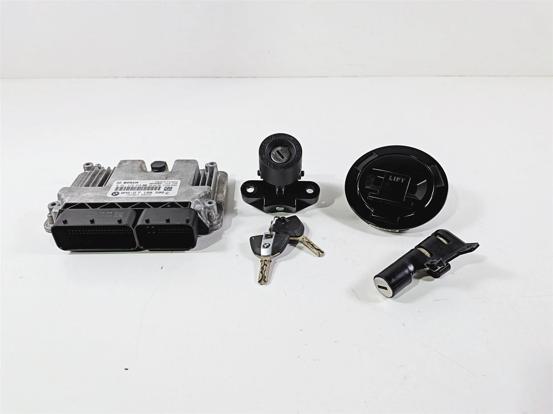 2022 BMW S1000RR K67 Cdi Ignition Switch Key Lock Set 13617108506 51257108720 - Image 3