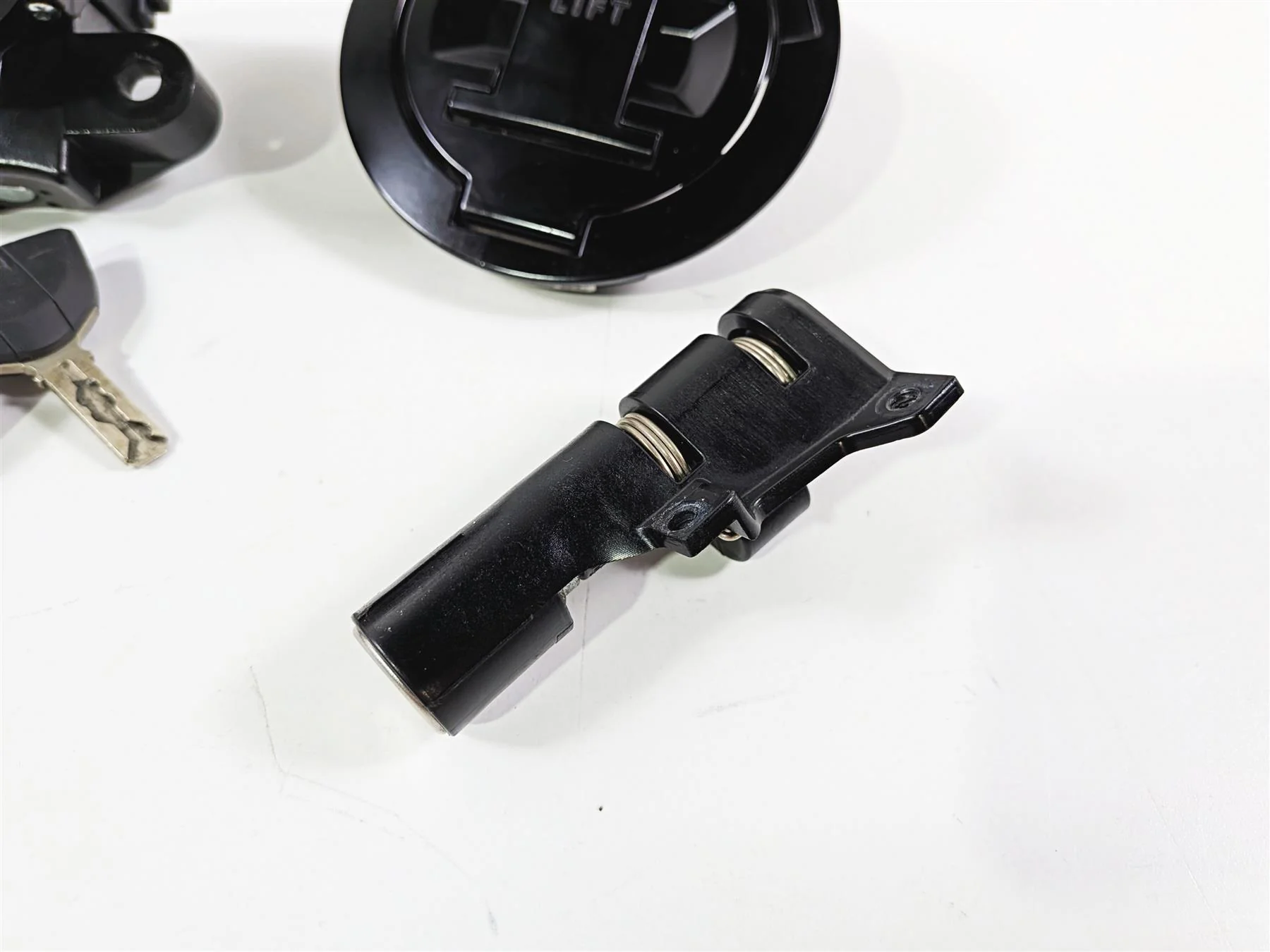 2022 BMW S1000RR K67 Cdi Ignition Switch Key Lock Set 13617108506 51257108720 - Image 5