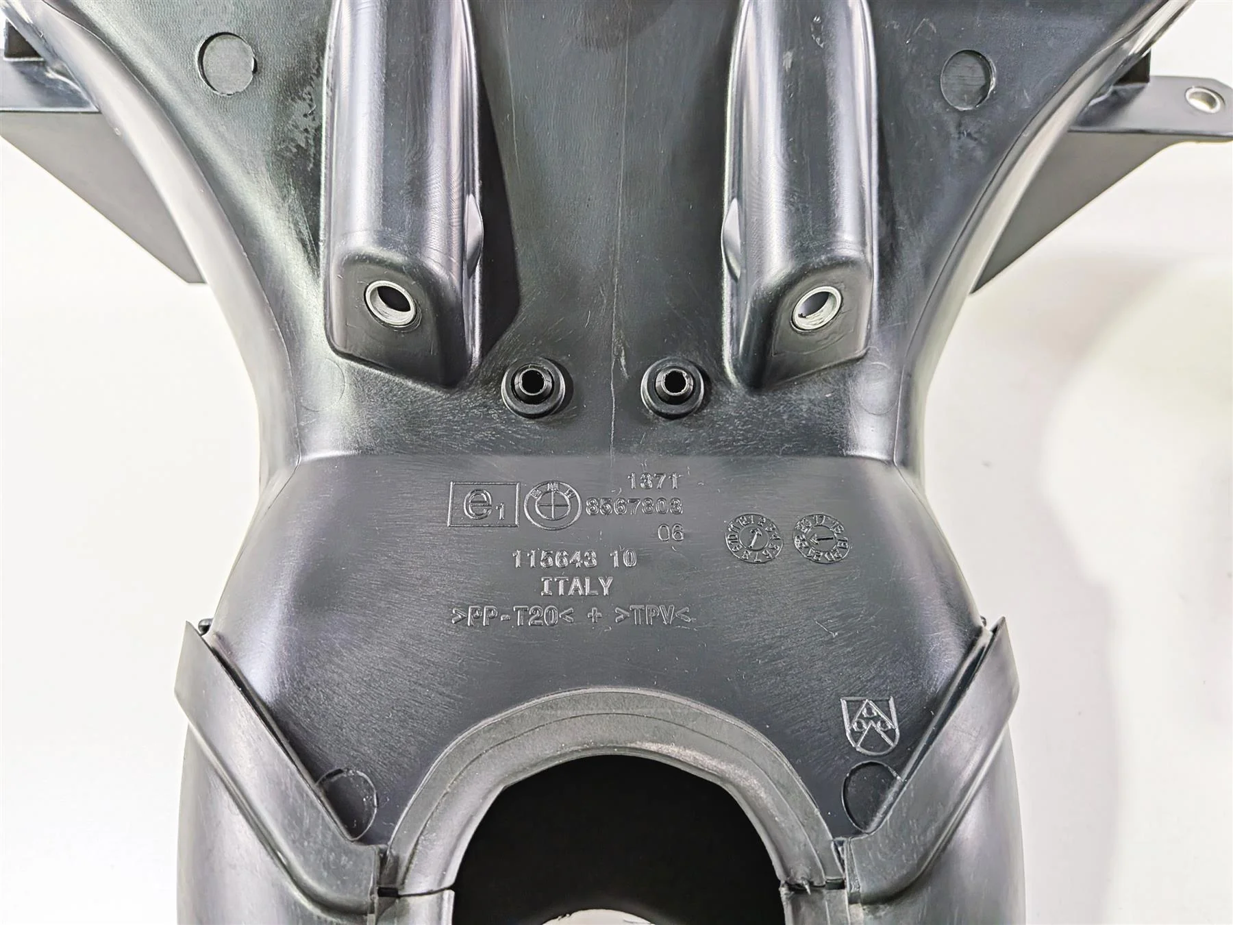 2022 BMW S1000RR K67 Front Air Intake Duct Assembly 13718567803 - Image 10