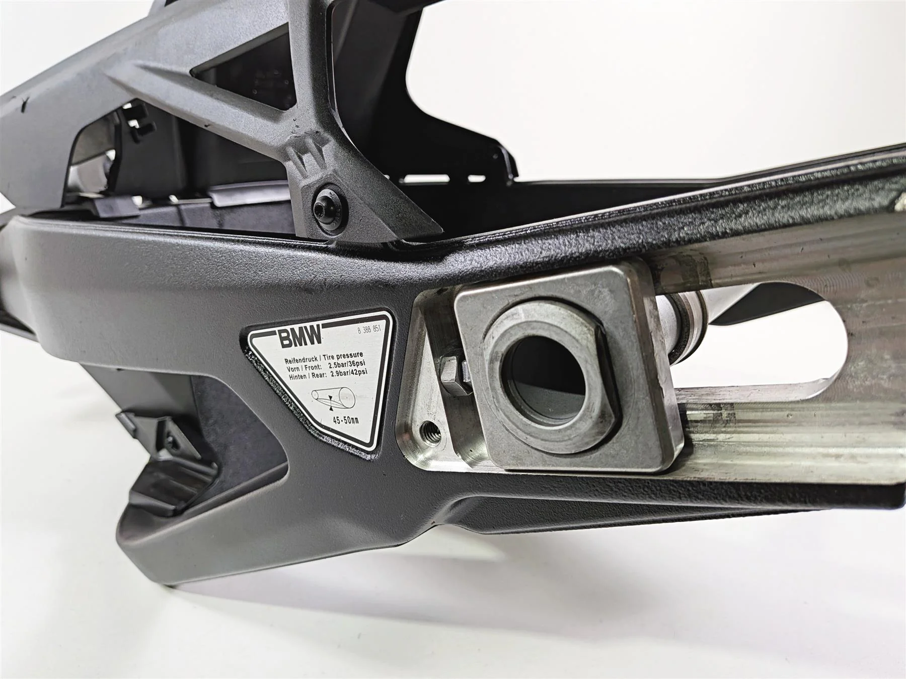 2022 BMW S1000RR K67 Straight Rear Swingarm Swing Arm & Axle 33356898061 - Image 10
