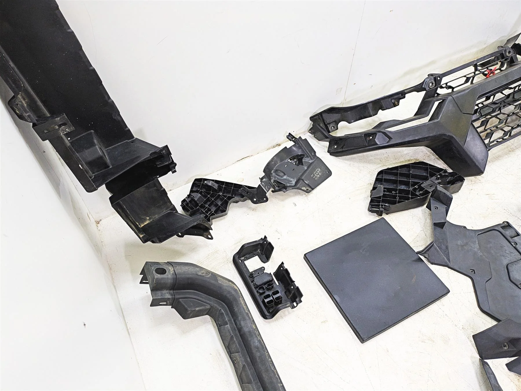2022 Can-Am Defender XMR HD10 Body Plastic Covers Interior Tank Set 707900740 - Image 5