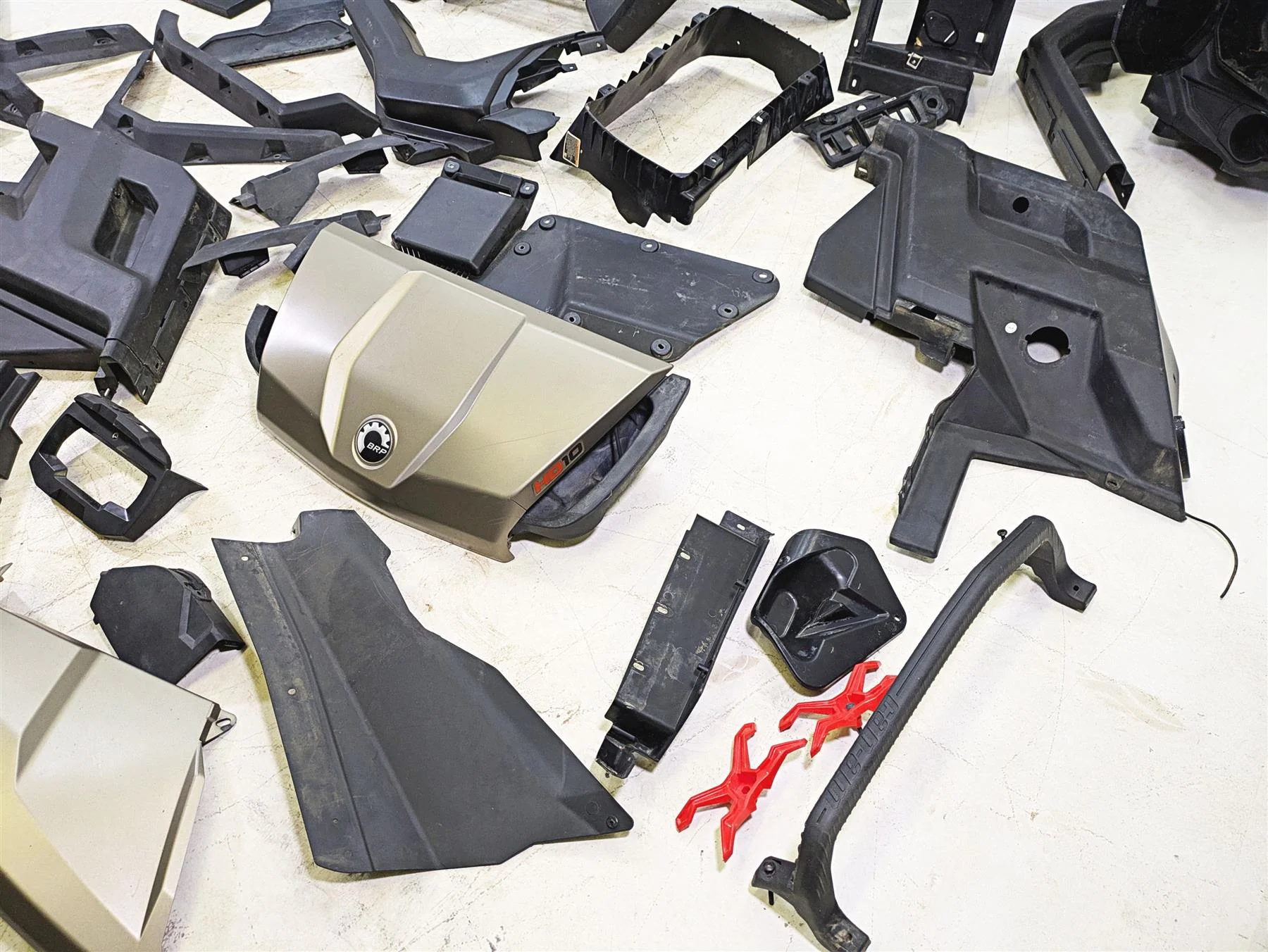 2022 Can-Am Defender XMR HD10 Body Plastic Covers Interior Tank Set 707900740 - Image 6