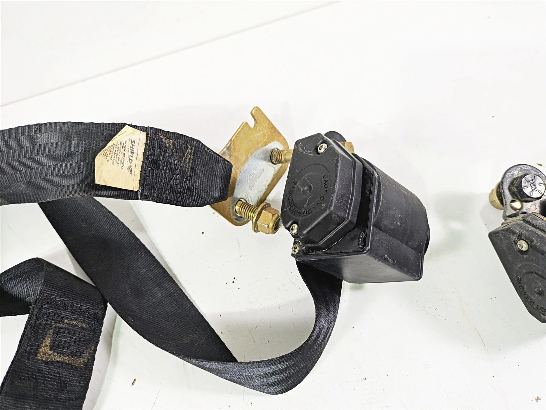 2022 Can-Am Defender XMR HD10 Driver Passenger Center Seat Belt Set 708003082 - Image 4