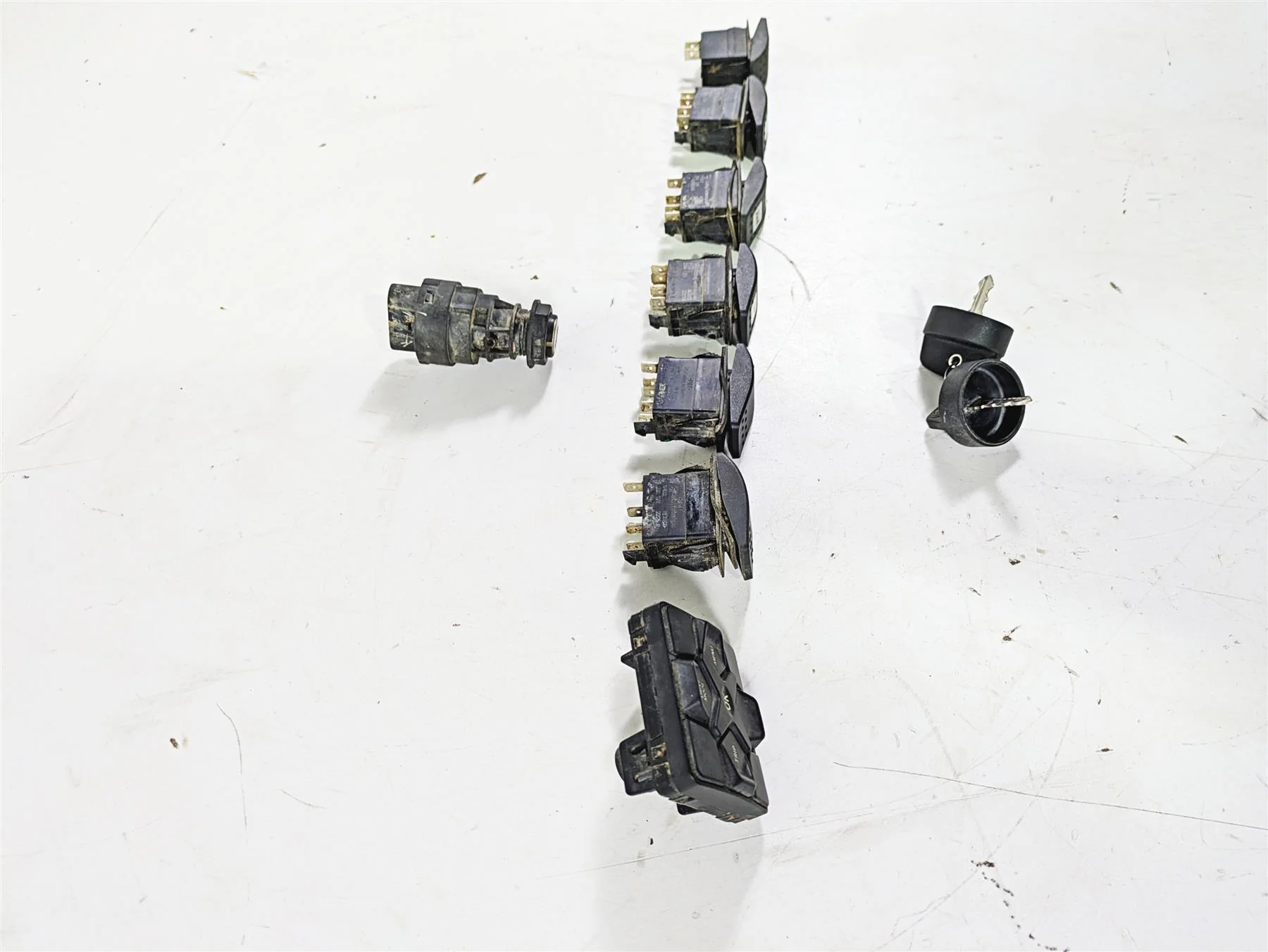 2022 Can-Am Defender XMR HD10 Ignition Switch Key Light Awd Switch Set 710007324 - Image 2