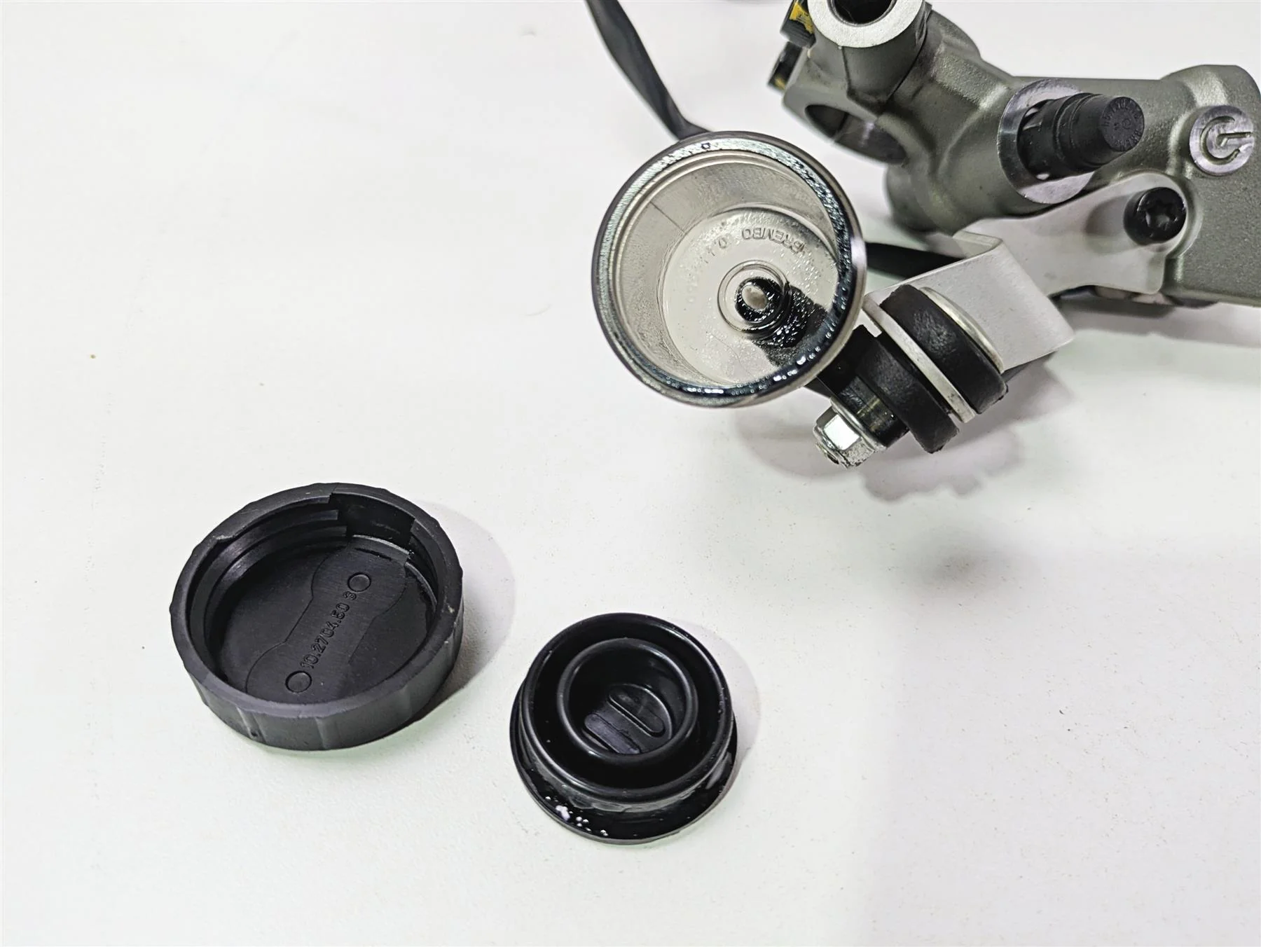2022 Ducati Hypermotard 950 Brembo Radial Clutch Master Cylinder 63040731A - Image 9
