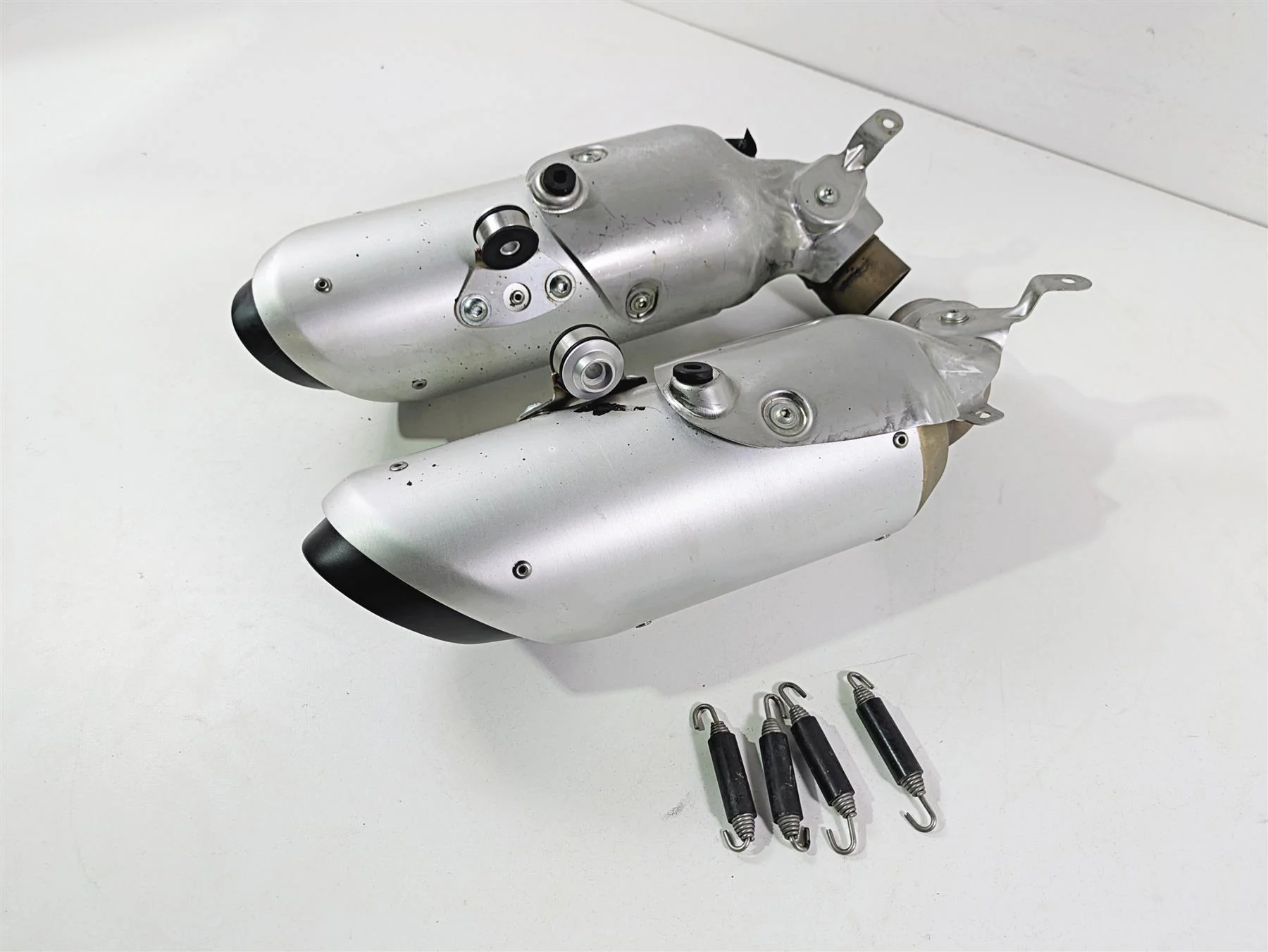 2022 Ducati Hypermotard 950 Exhaust Muffler Silencer Set 57314583A 57414583A
