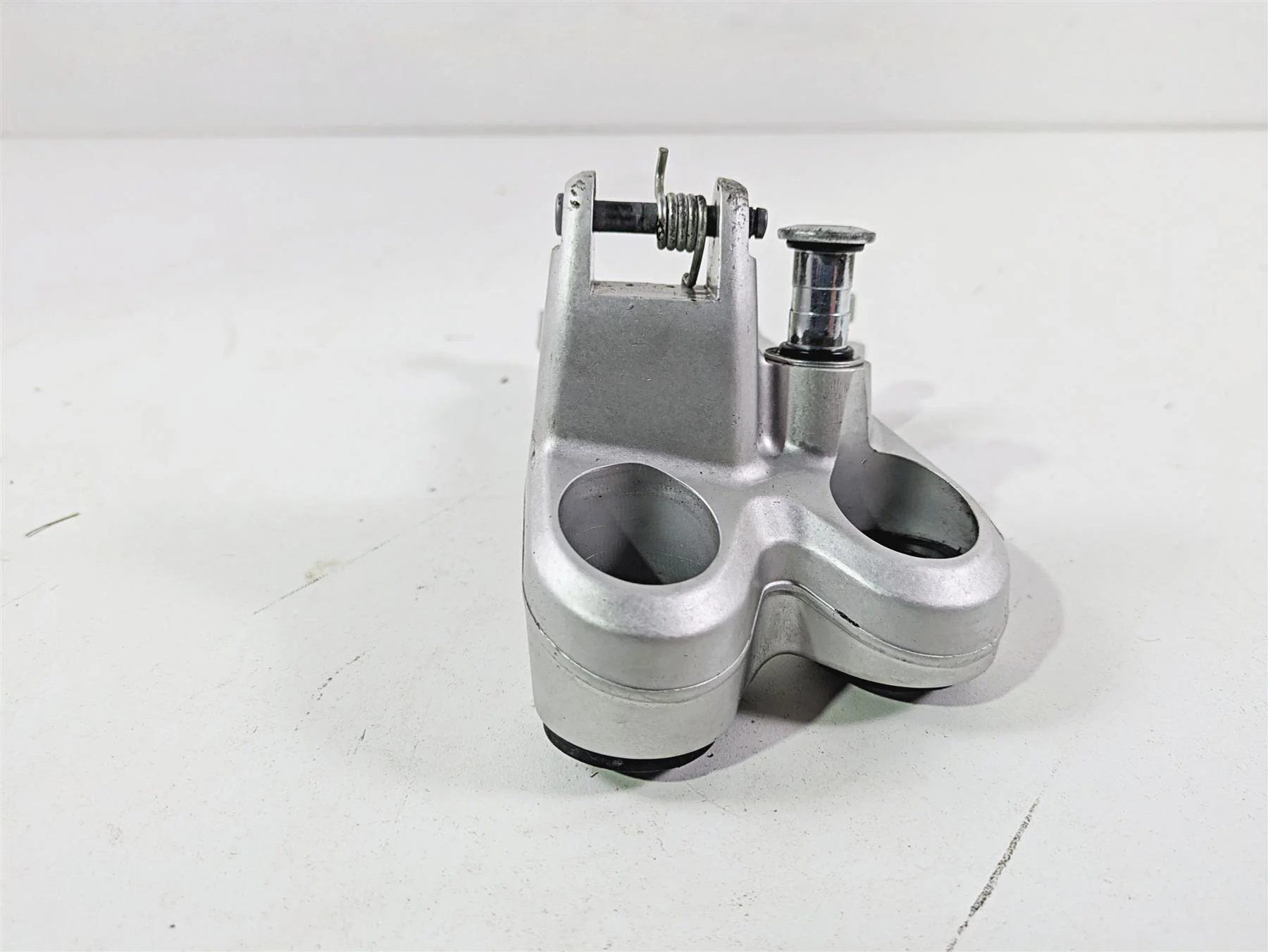 2022 Ducati Hypermotard 950 Left Footpeg Mount & Shifter linkage 82413571A - Image 3