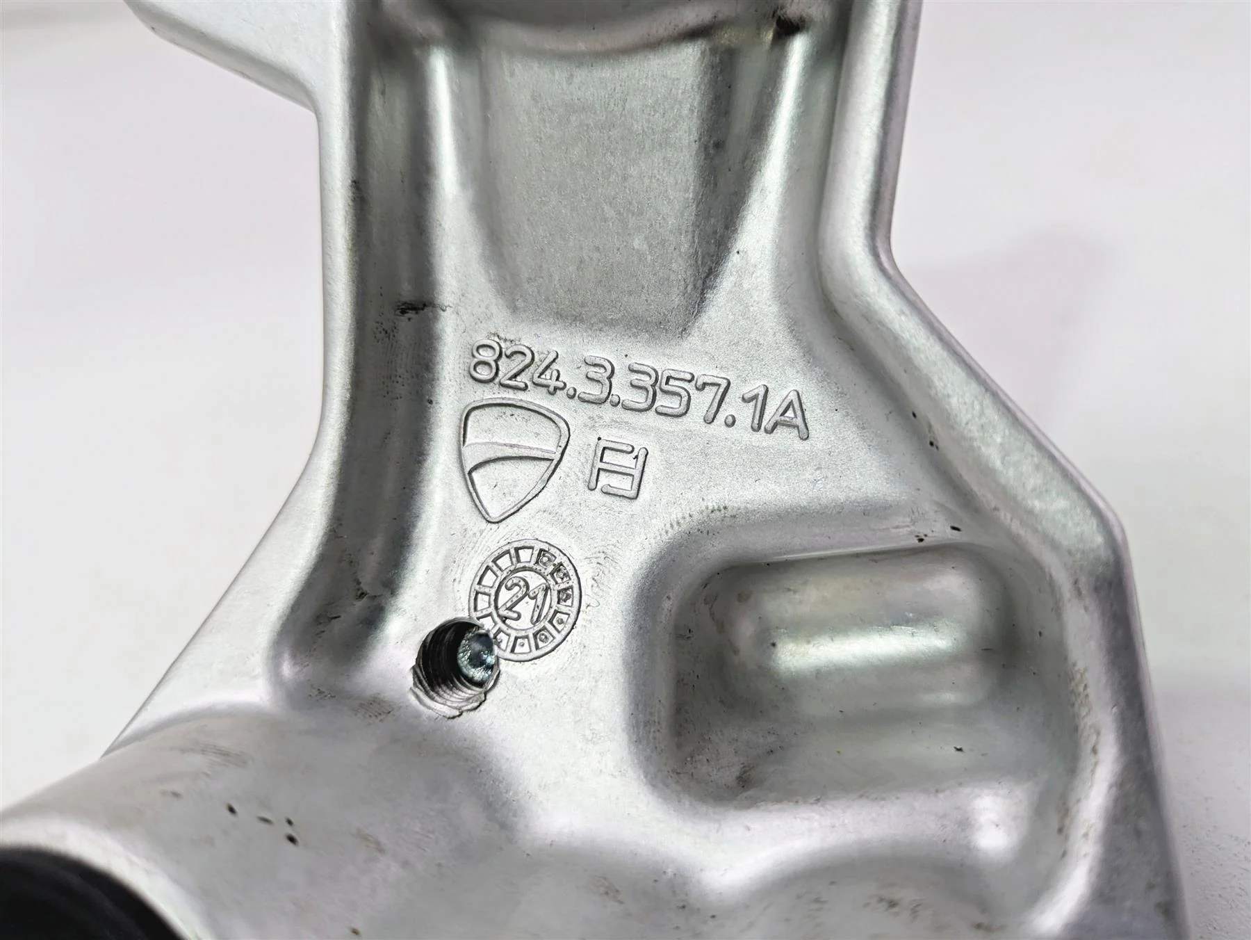 2022 Ducati Hypermotard 950 Left Footpeg Mount & Shifter linkage 82413571A - Image 8