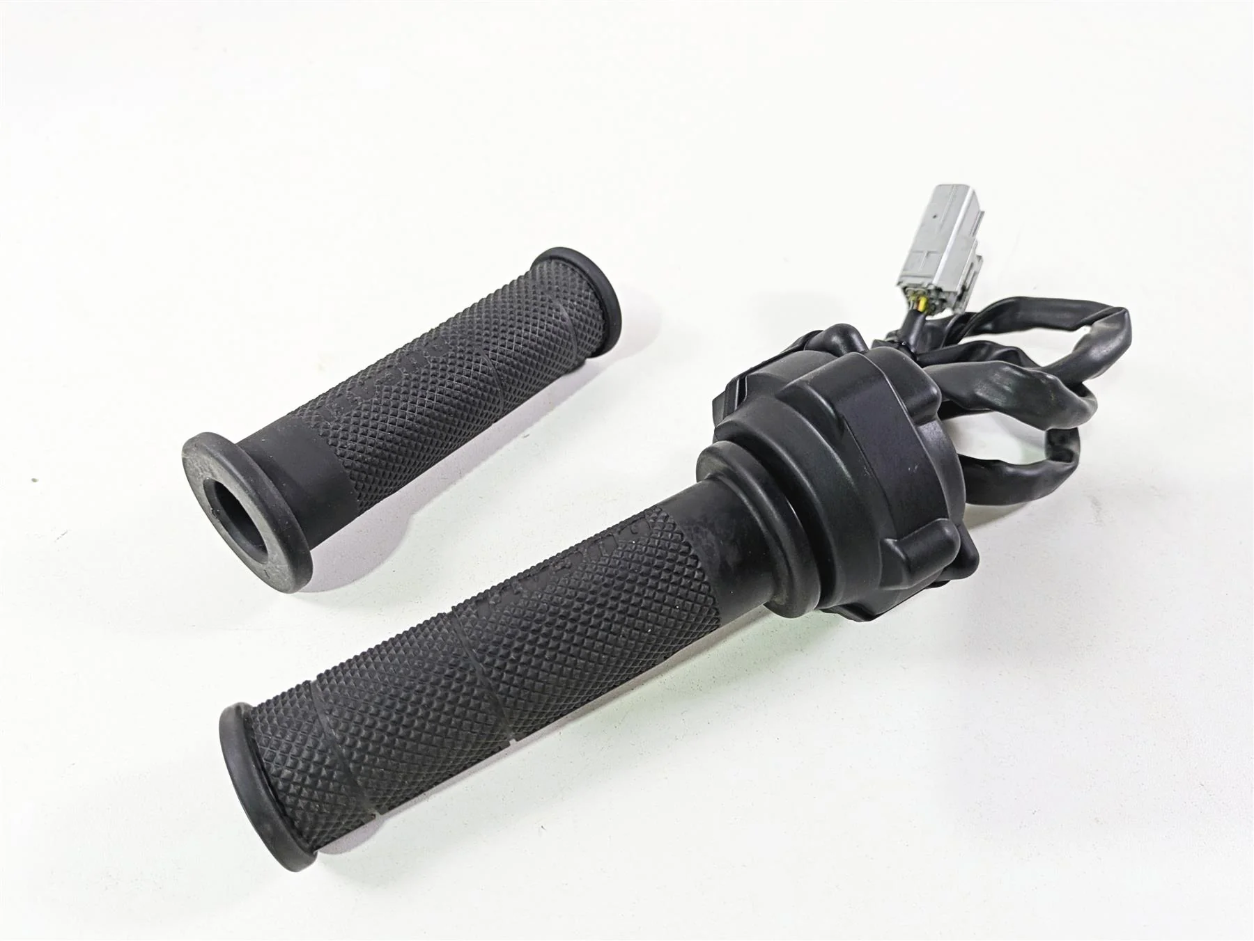 2022 Ducati Hypermotard 950 Ride By Wire Throttle Grip 66020141A - Image 10