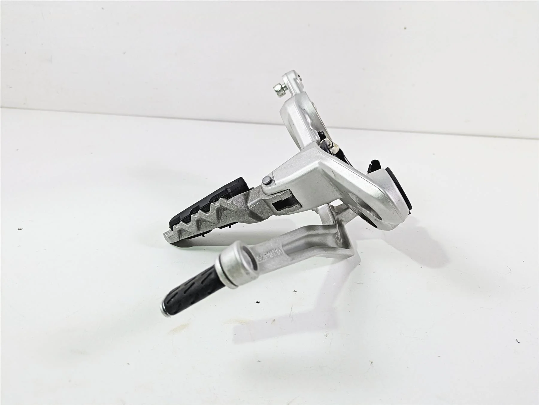 2022 Ducati Hypermotard 950 Right Footpeg Bracket Brake Pedal Set  82413581AB - Image 3