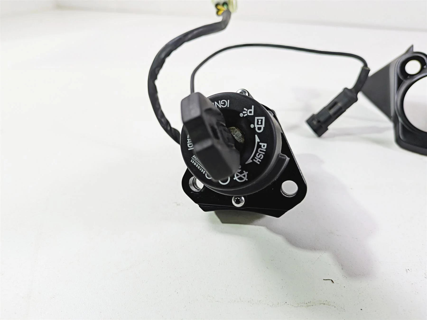 2022 Ducati Hypermotard 950 Speedo Dash Ignition Switch Key Lock 4K 40611591C - Image 4