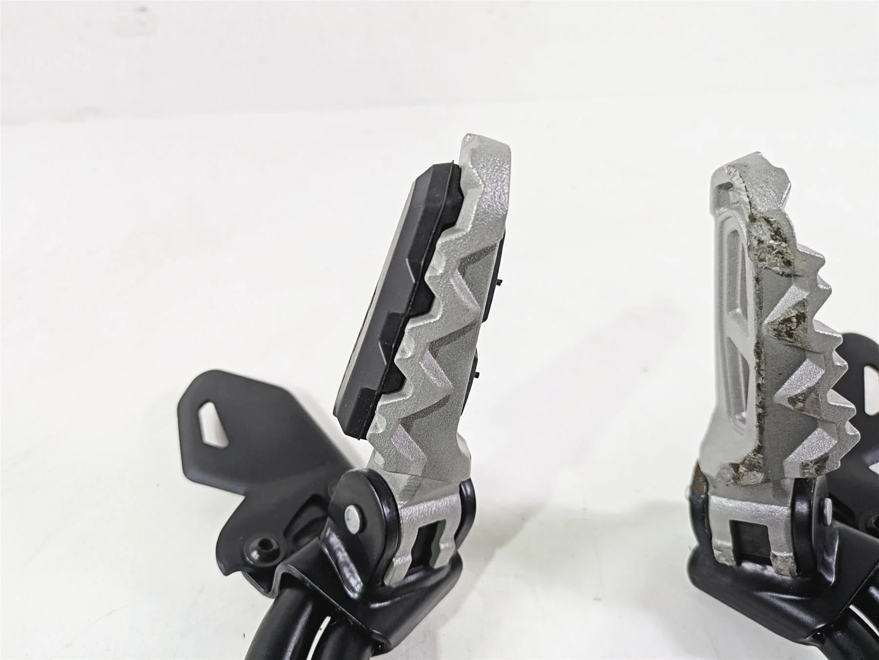 2022 Ducati Scrambler Desert Sled Rear Passenger Footpeg Set 46510752BA - Image 6