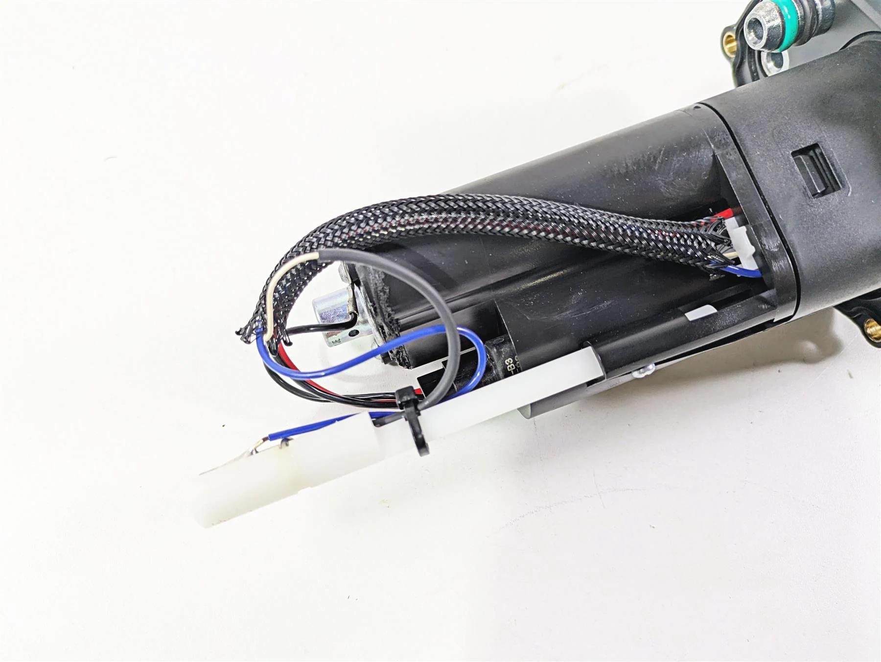 2022 Ducati Streetfighter V2 Fuel Gas Petrol Pump 4K Tested 16024272A - Image 7