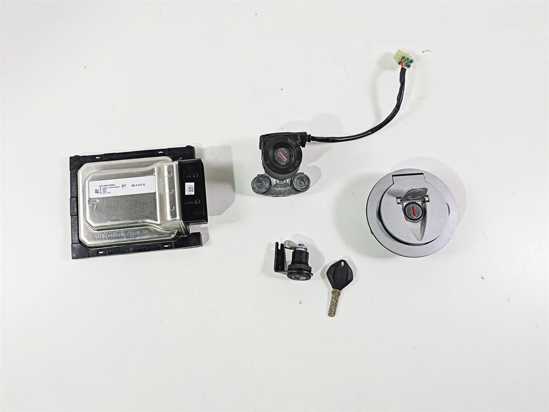 2022 Ducati Streetfighter V2 Ignition Switch Key Lock Cdi Module Set 28642751E - Image 2