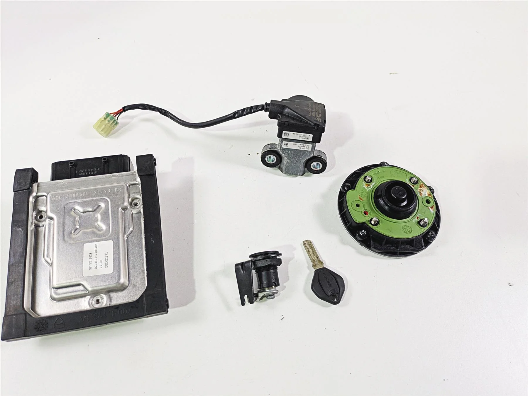 2022 Ducati Streetfighter V2 Ignition Switch Key Lock Cdi Module Set 28642751E - Image 9