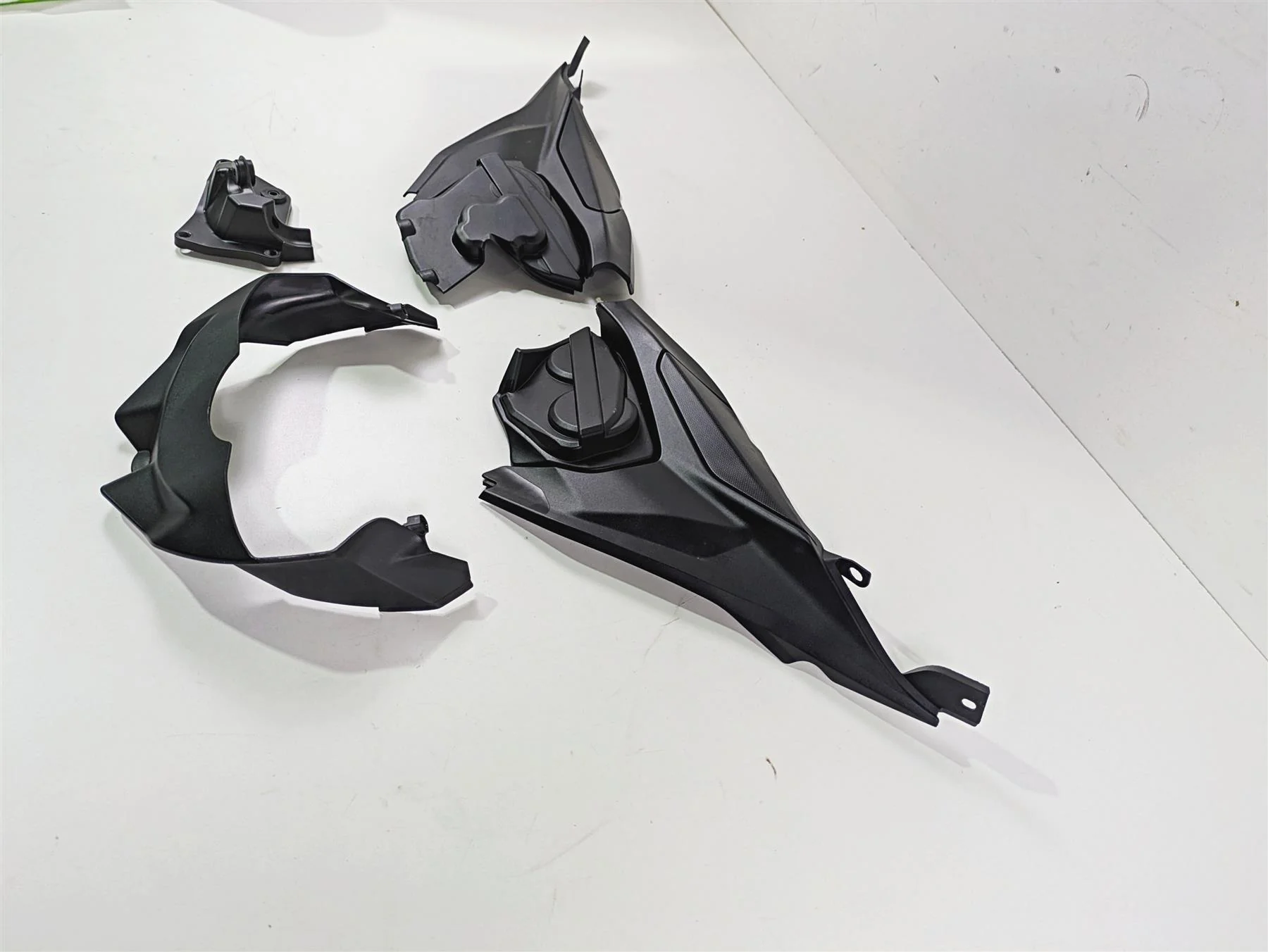 2022 Ducati Streetfighter V2 Molded Infill Cover Fairing Set 46016311B 46016301B - Image 3