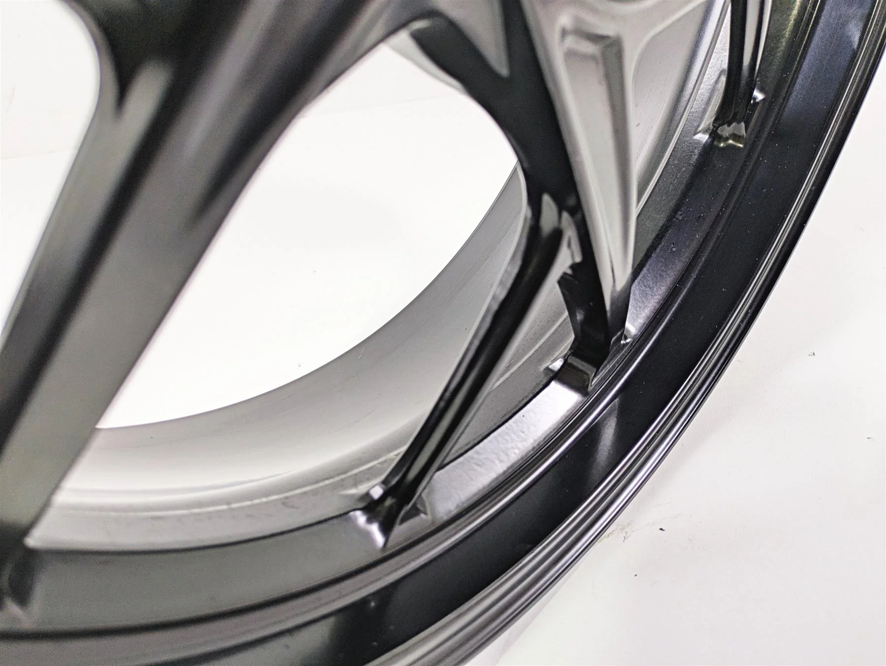 2022 Ducati Streetfighter V2 Straight Rear Wheel Rim 17x5.5 50212181AA - Image 11