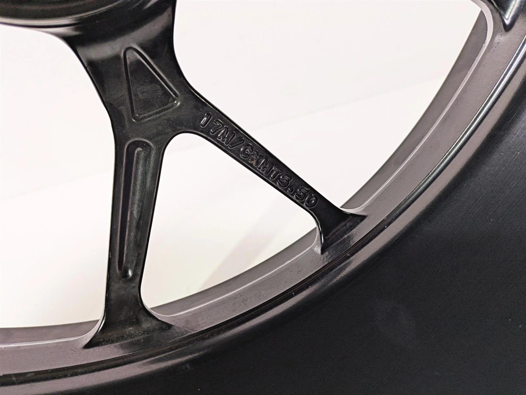 2022 Ducati Streetfighter V2 Straight Rear Wheel Rim 17x5.5 50212181AA - Image 4