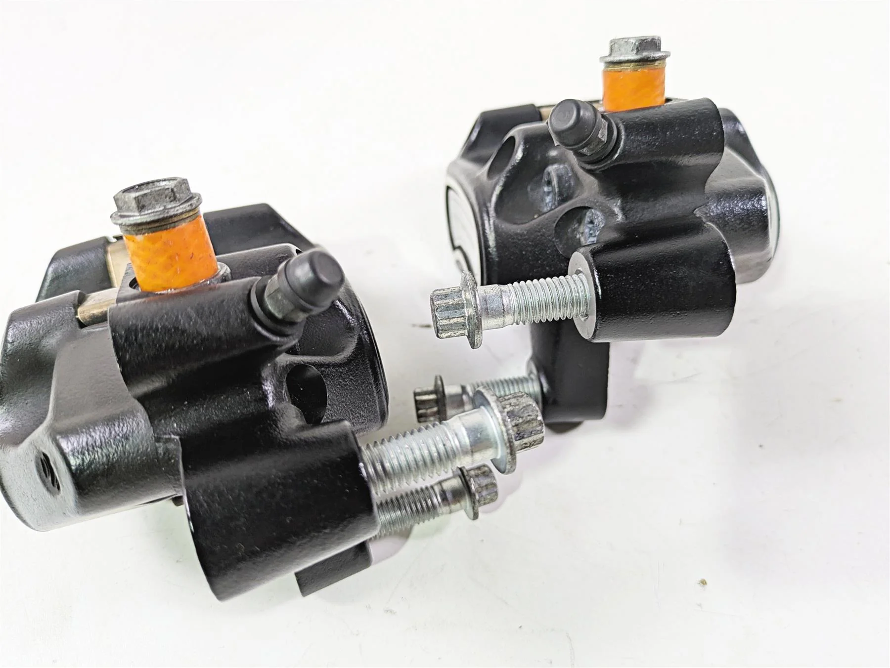 2022 Harley FXLRS Softail Low Rider Front Brake Caliper Set 41300095 - Image 3
