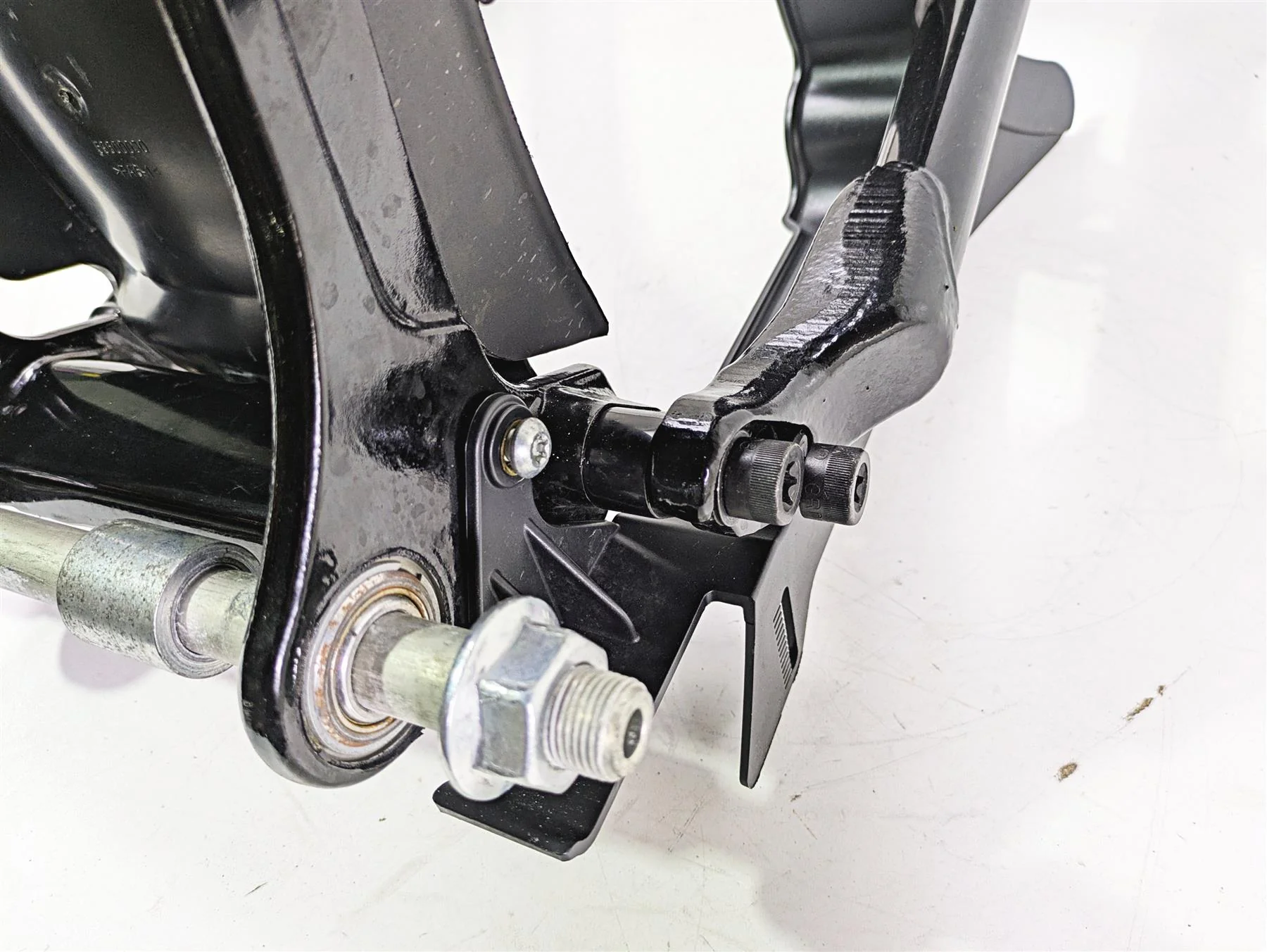 2022 Harley FXLRS Softail Low Rider Rear Swingarm & Axle Set 47400099BHP - Image 8