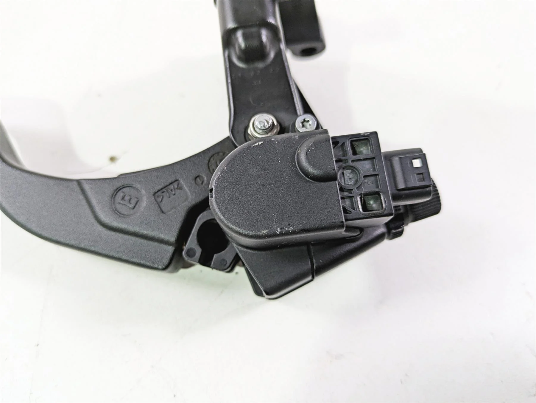 2022 Harley RA1250 S Pan America Clutch Perch & Lever 36700231 - Image 10