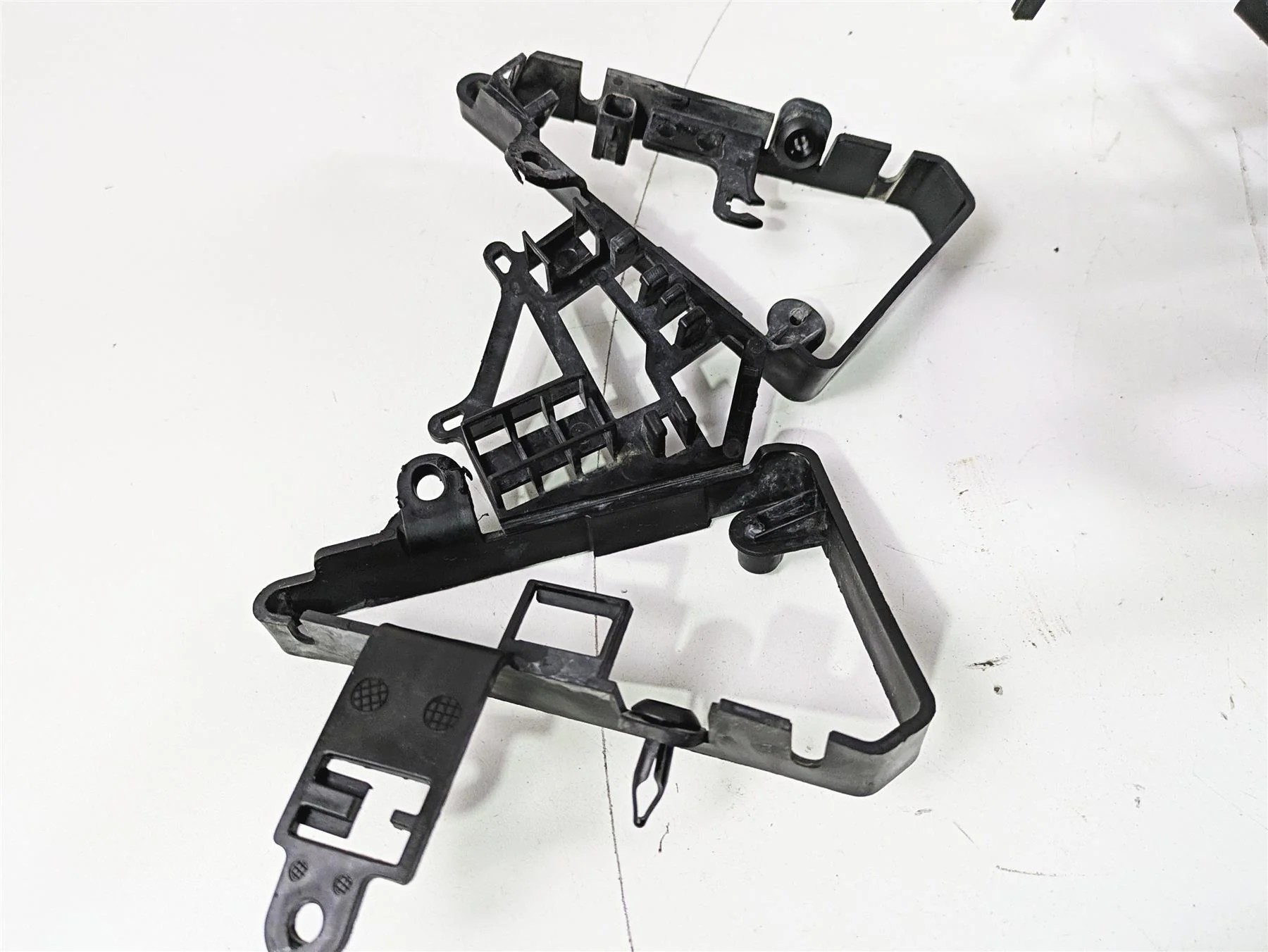2022 Harley RA1250 S Pan America Electrical Cover Holder Set 69202329 12700142 - Image 7