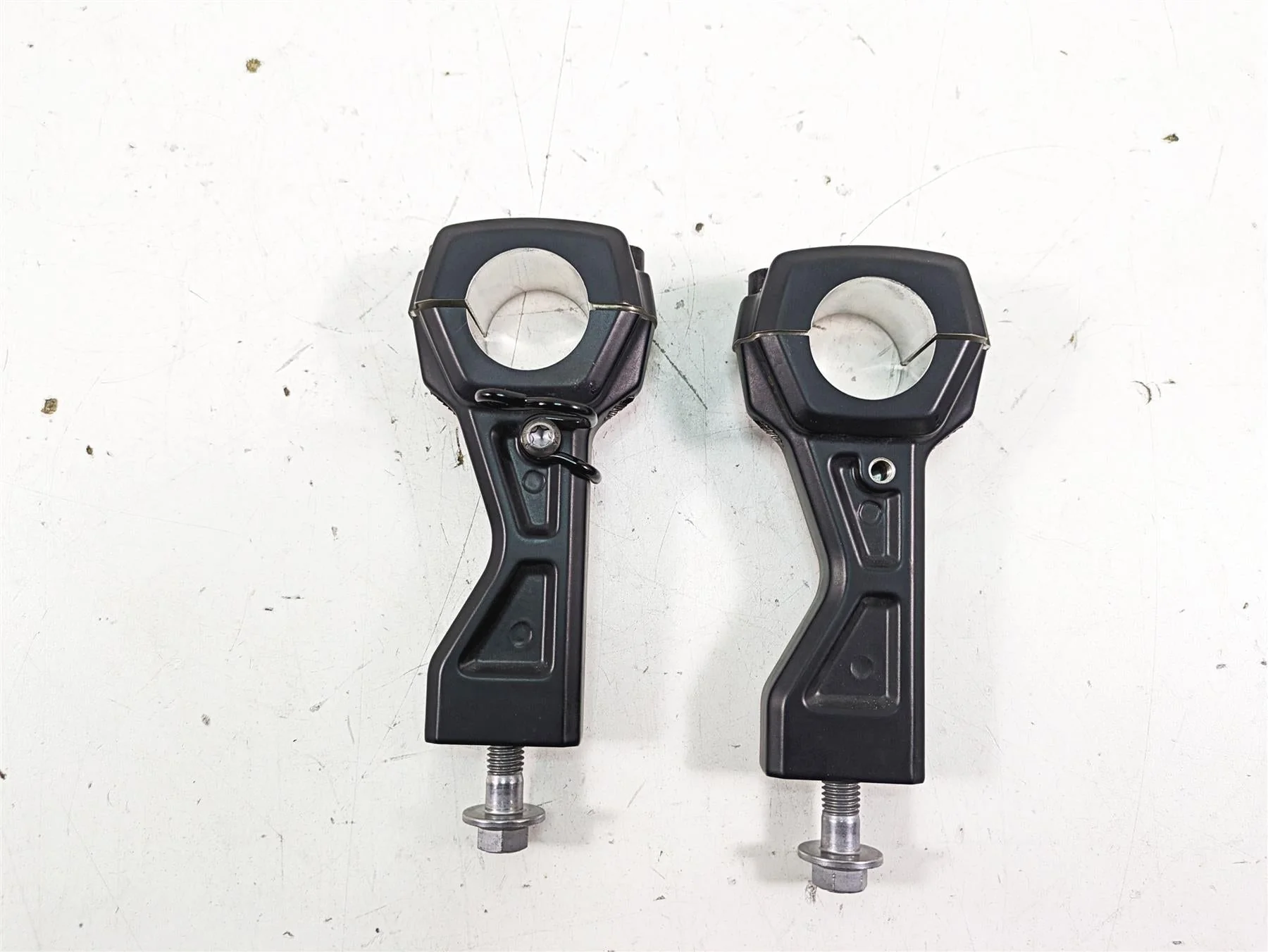 2022 Harley RA1250 S Pan America Handlebar Riser Holder Clamp Set 55900191 - Image 5