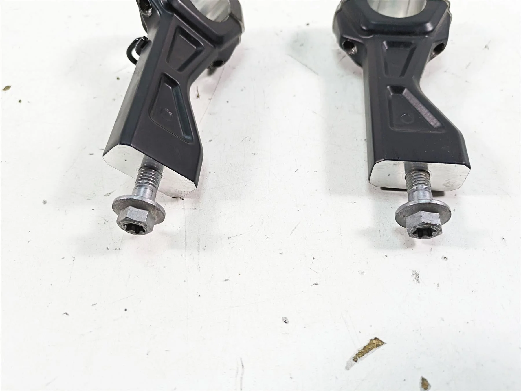 2022 Harley RA1250 S Pan America Handlebar Riser Holder Clamp Set 55900191 - Image 6