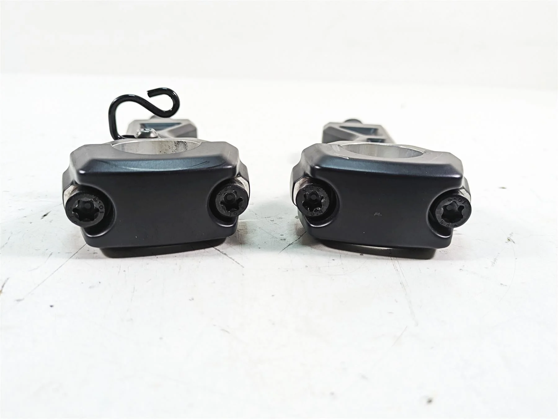 2022 Harley RA1250 S Pan America Handlebar Riser Holder Clamp Set 55900191 - Image 9