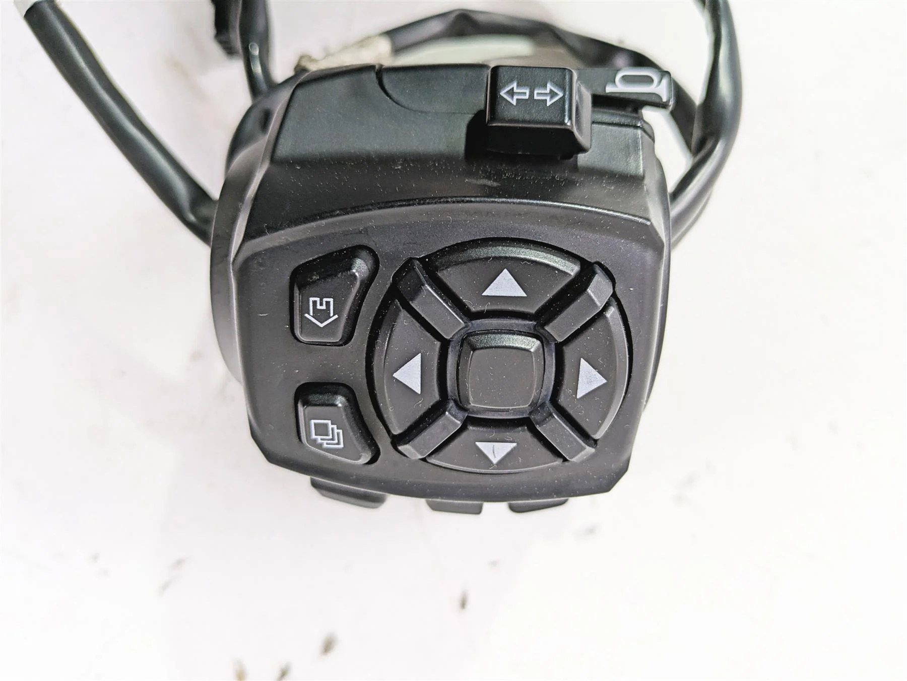 2022 Harley RA1250 S Pan America Left Hand Control Switch 71500522A - Image 6