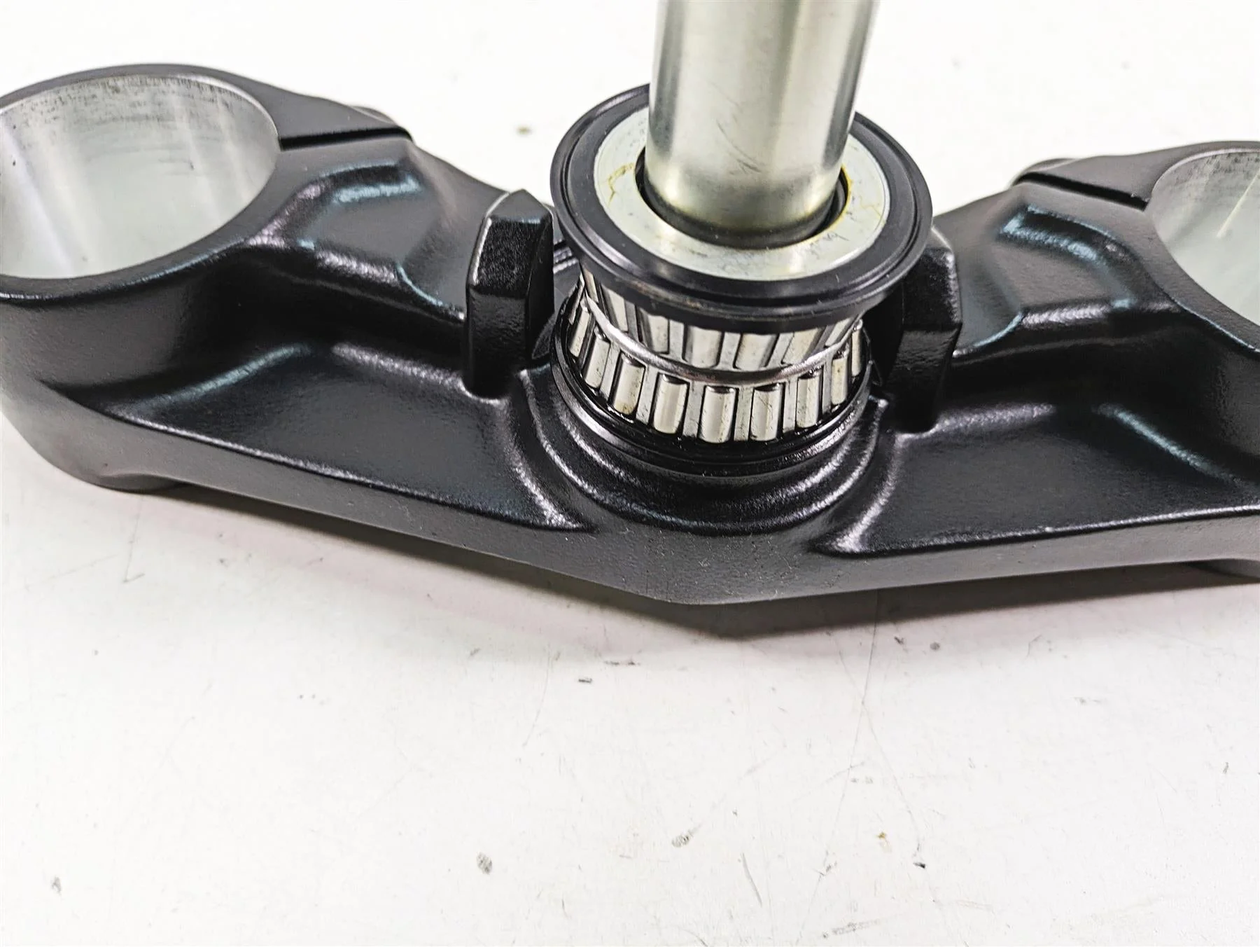 2022 Harley RA1250 S Pan America Lower Triple Tree Steering Clamp 45900241 - Image 8