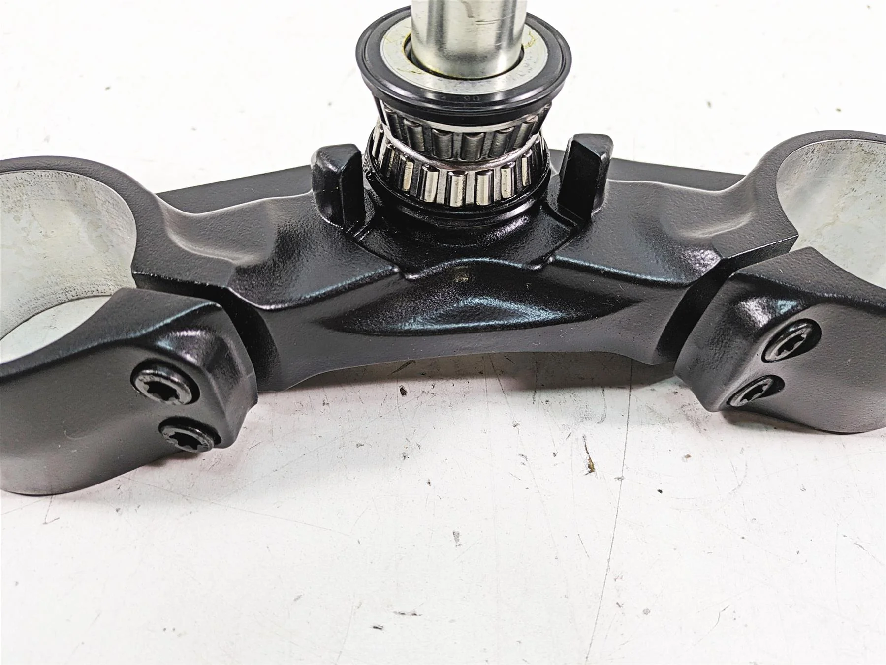2022 Harley RA1250 S Pan America Lower Triple Tree Steering Clamp 45900241 - Image 9