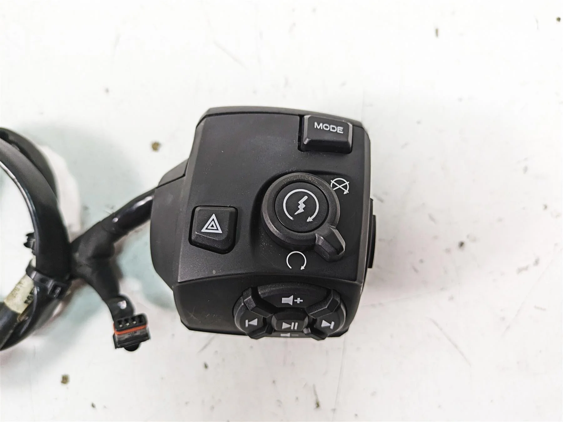 2022 Harley RA1250 S Pan America Right Hand Start Stop Control Switch 71500523A - Image 5