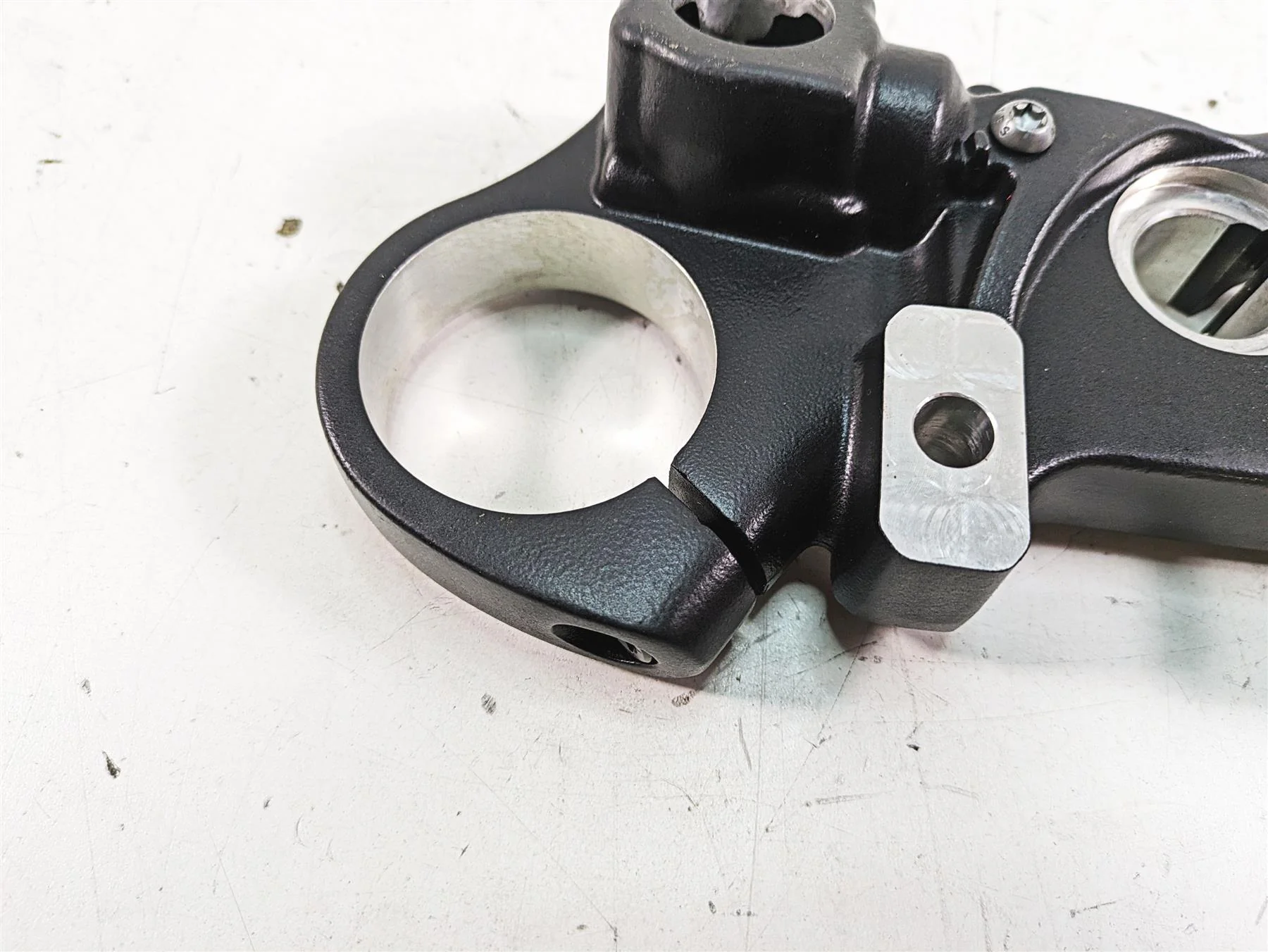 2022 Harley RA1250 S Pan America Upper Triple Tree Steering Clamp 45900242 - Image 7