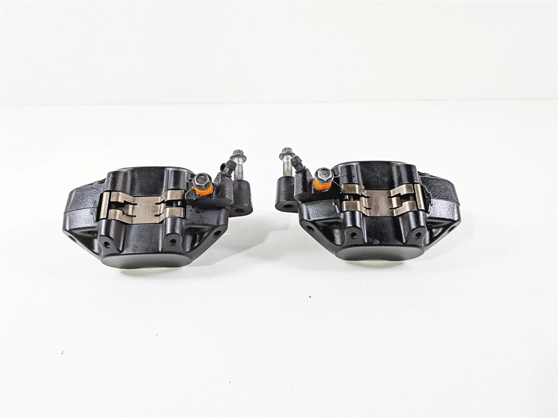 2022 Harley Softail FXLRST Low Rider Front Brake Caliper Set 41300095 - Image 5