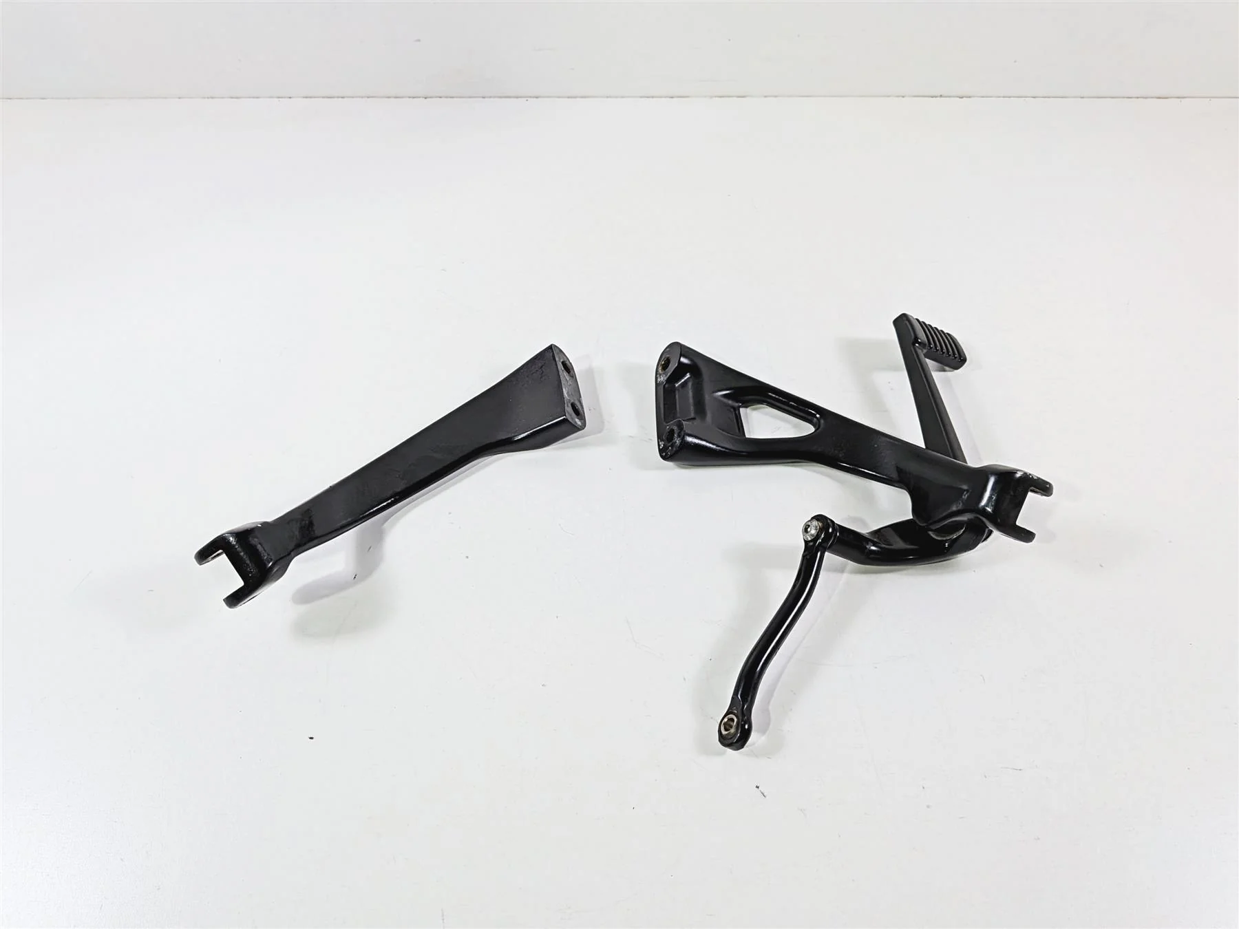 2022 Harley Softail FXLRST Low Rider Front Floorboard Mount Set 50500603 - Image 2