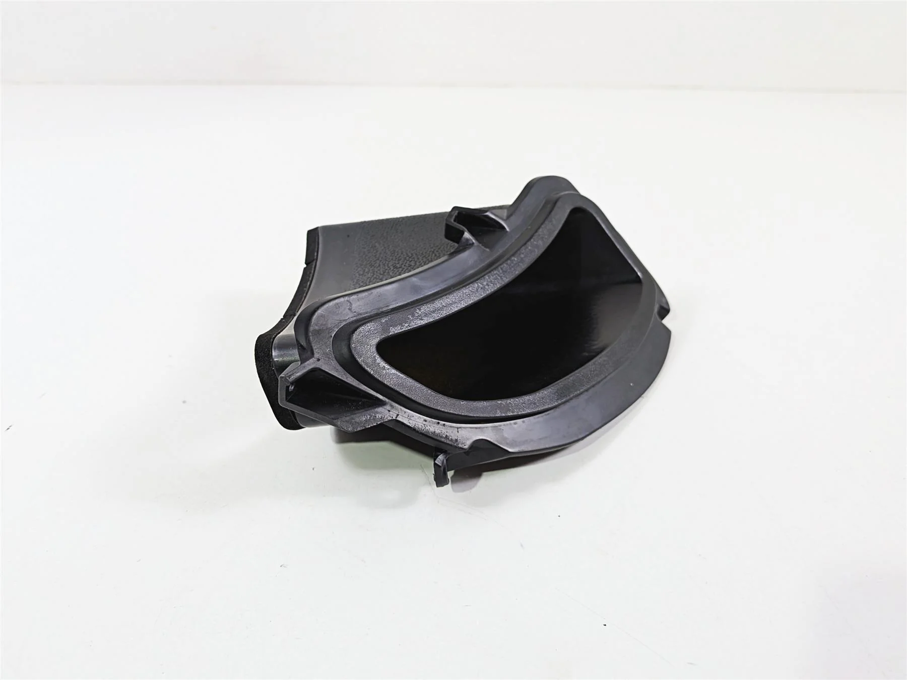 2022 Harley Softail FXLRST Low Rider Right Front Air Inlet Duct Ram 29200156 - Image 4