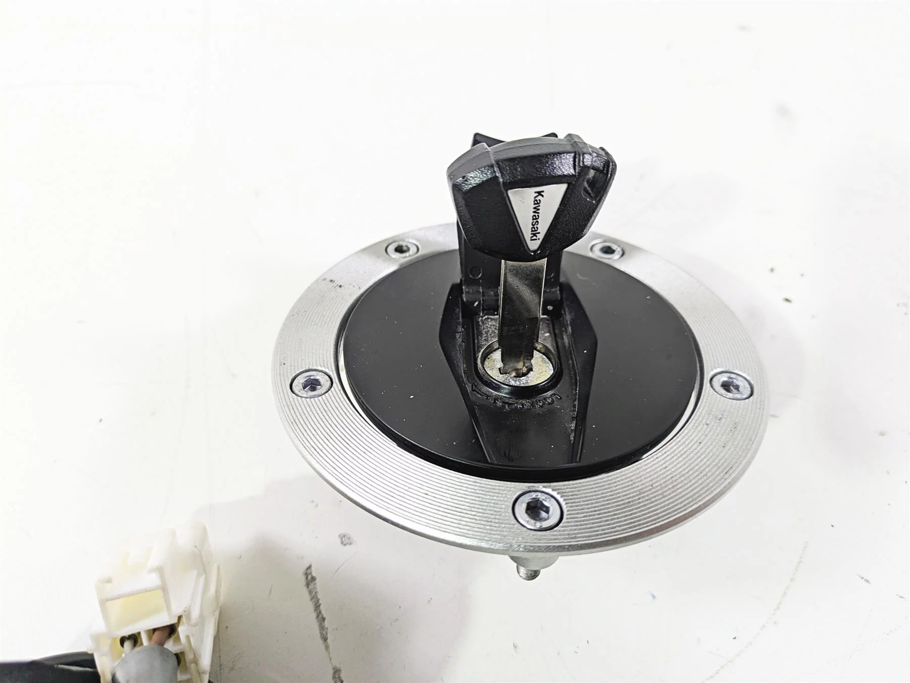 2022 Kawasaki ZR900RS Cafe Ignition Switch Key Lock Tank Cap Set Read 27048-5159 - Image 3