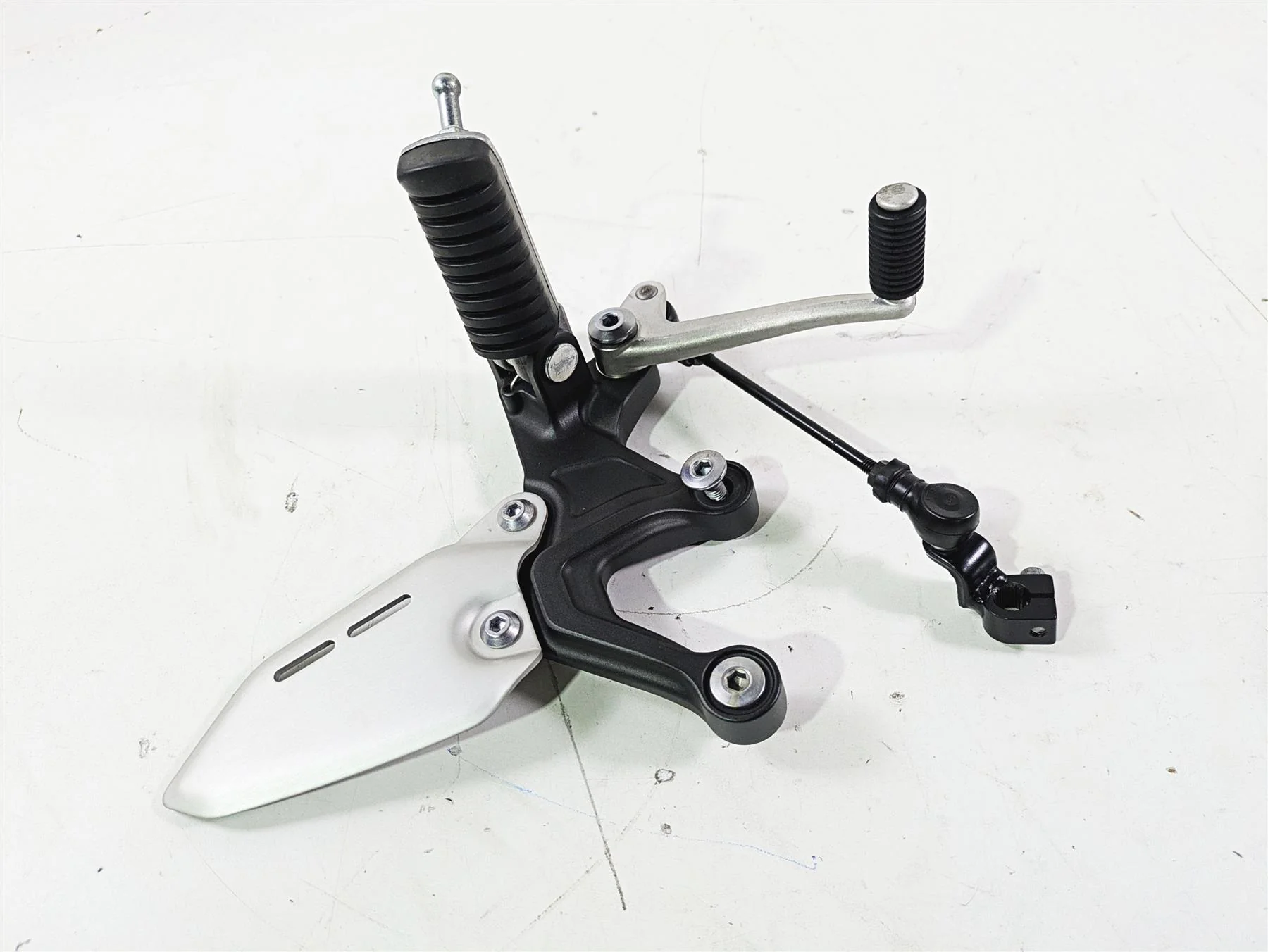 2022 Kawasaki ZR900RS Cafe Left Foot Peg Rest & Shift Lever Set 13236-0808 - Image 3